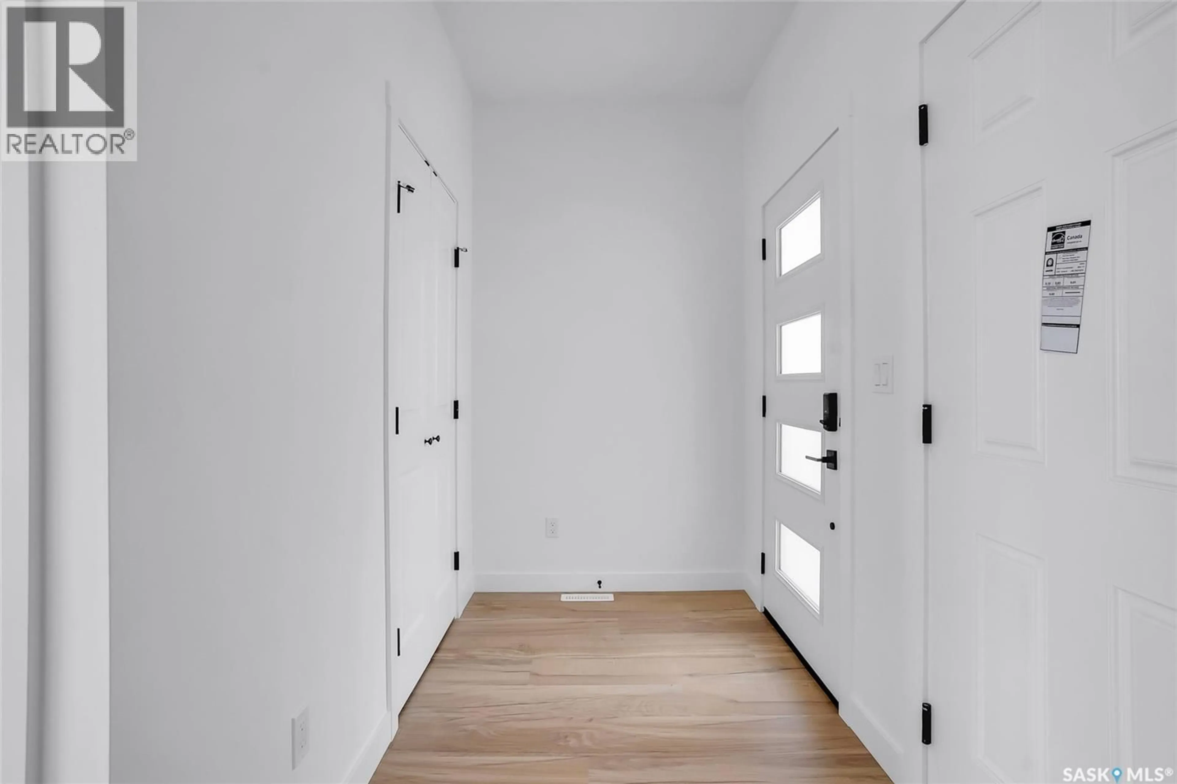 Indoor entryway for 419 NAZARALI MANOR, Saskatoon Saskatchewan S7V1X5