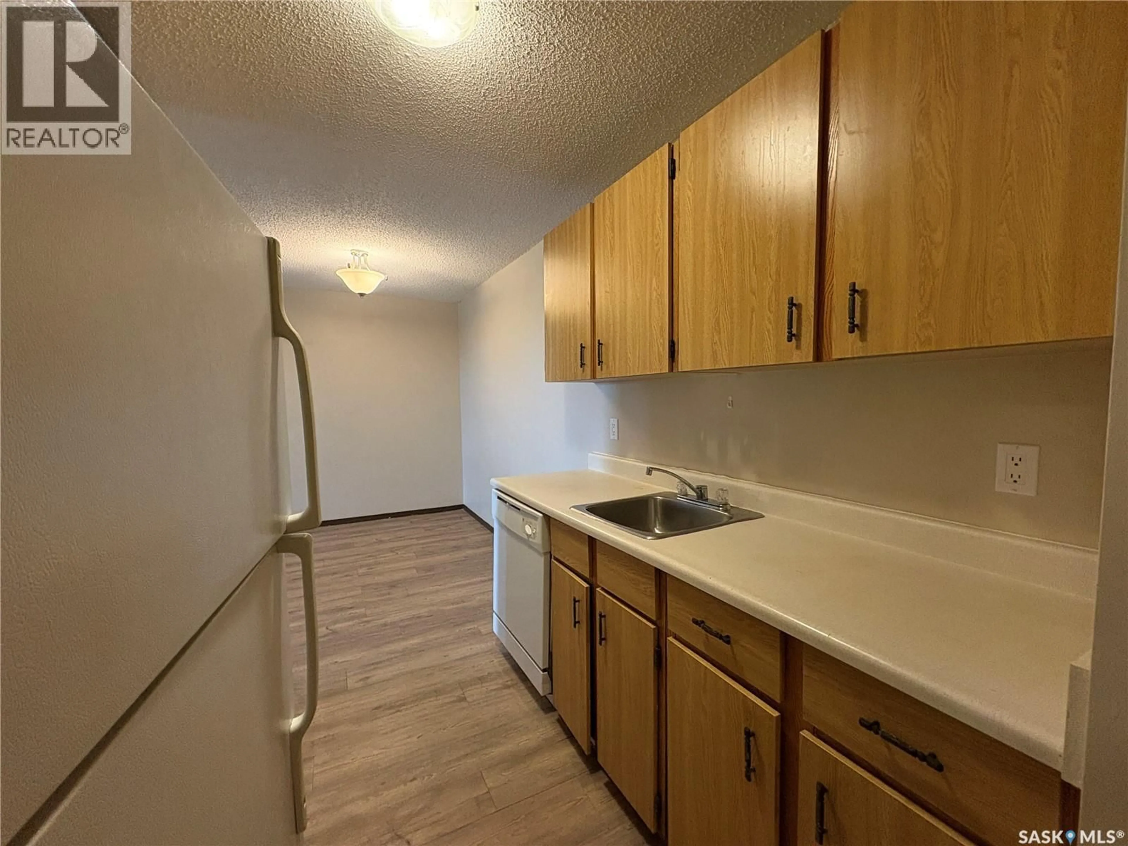 Standard kitchen, unknown for NE - 303 1140 9TH AVENUE, Swift Current Saskatchewan S9H2S9