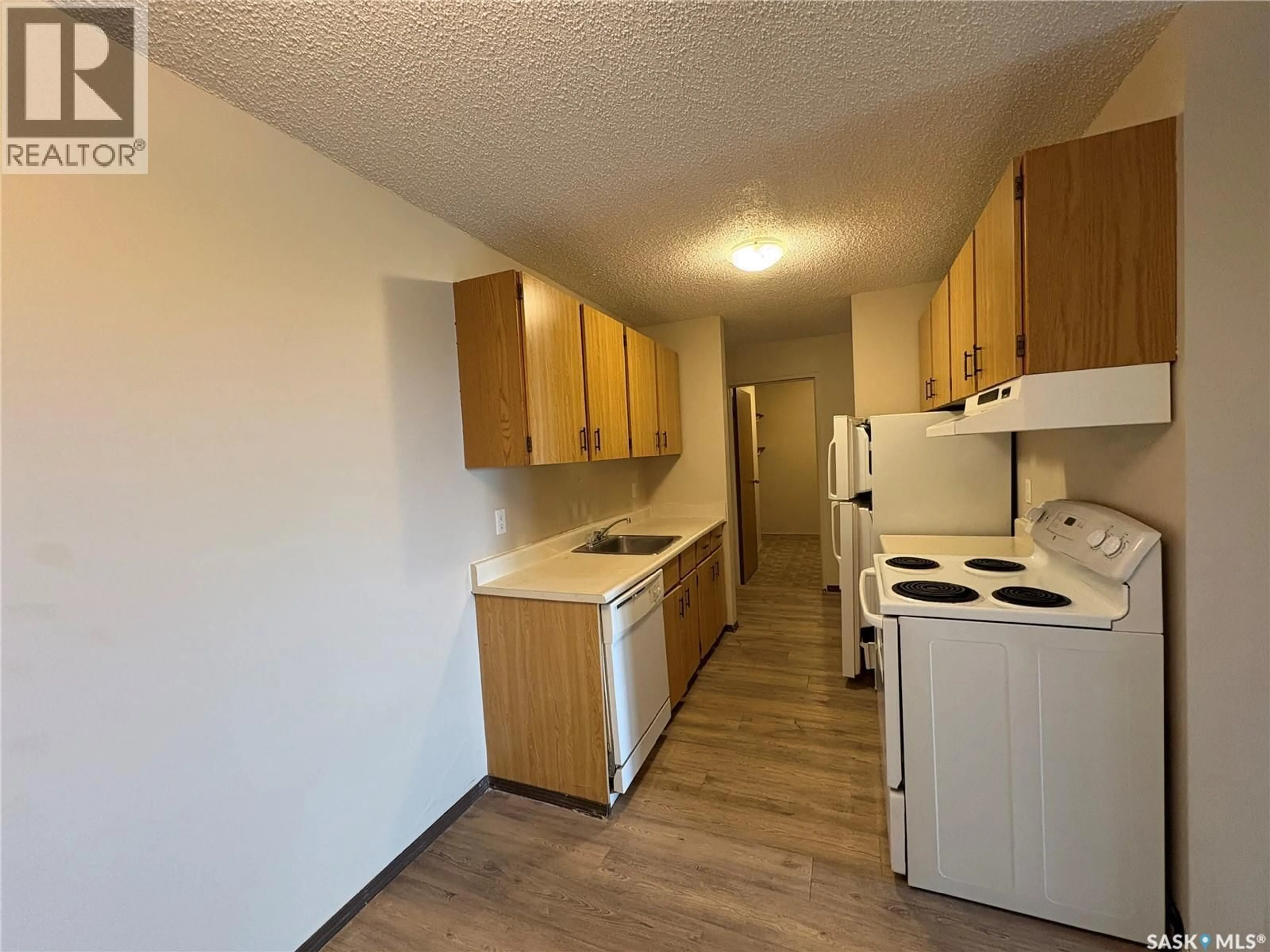 Standard kitchen, unknown for NE - 303 1140 9TH AVENUE, Swift Current Saskatchewan S9H2S9
