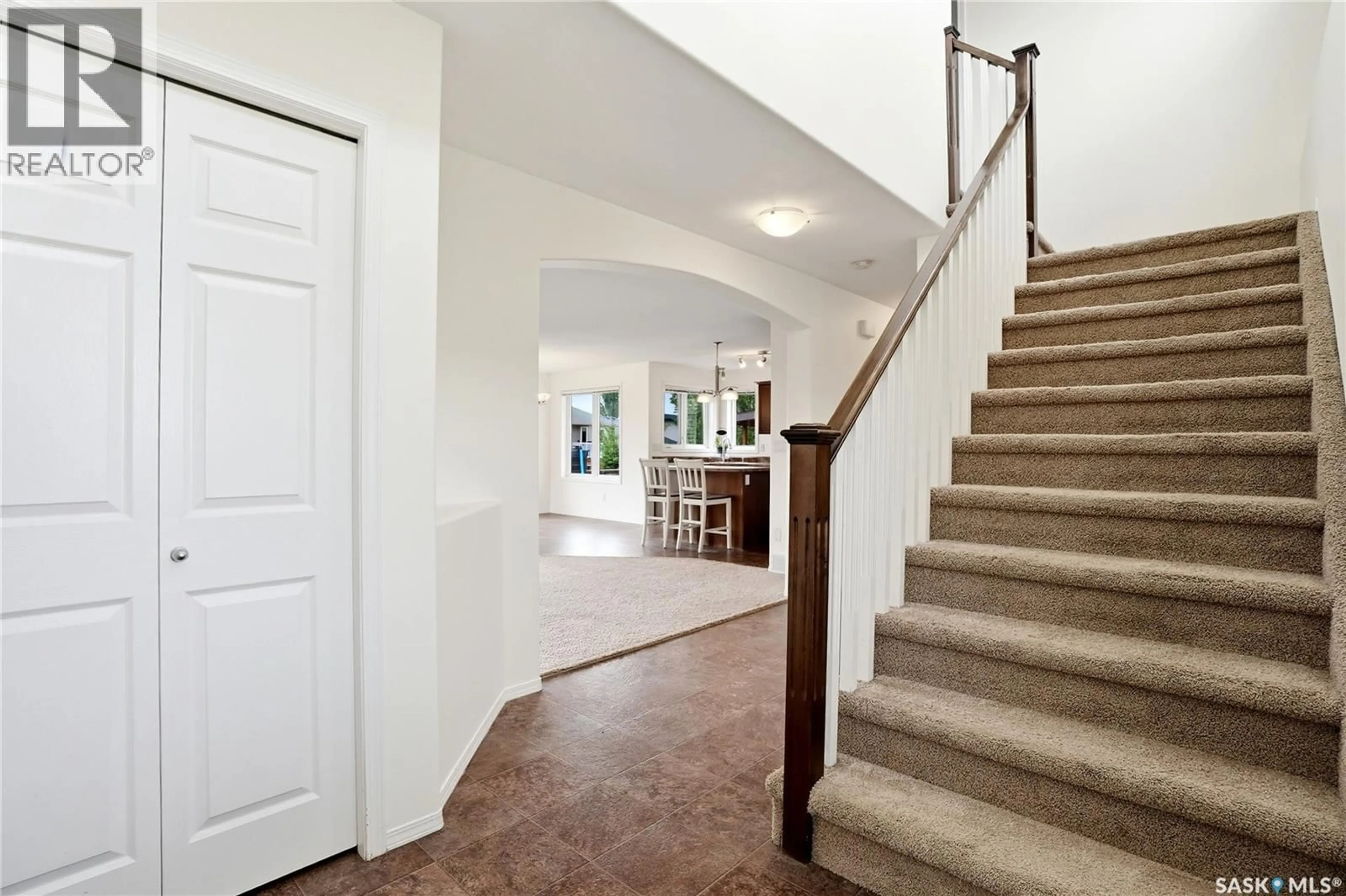 Indoor foyer for 319 ALLWOOD CRESCENT, Saskatoon Saskatchewan S7R0A4