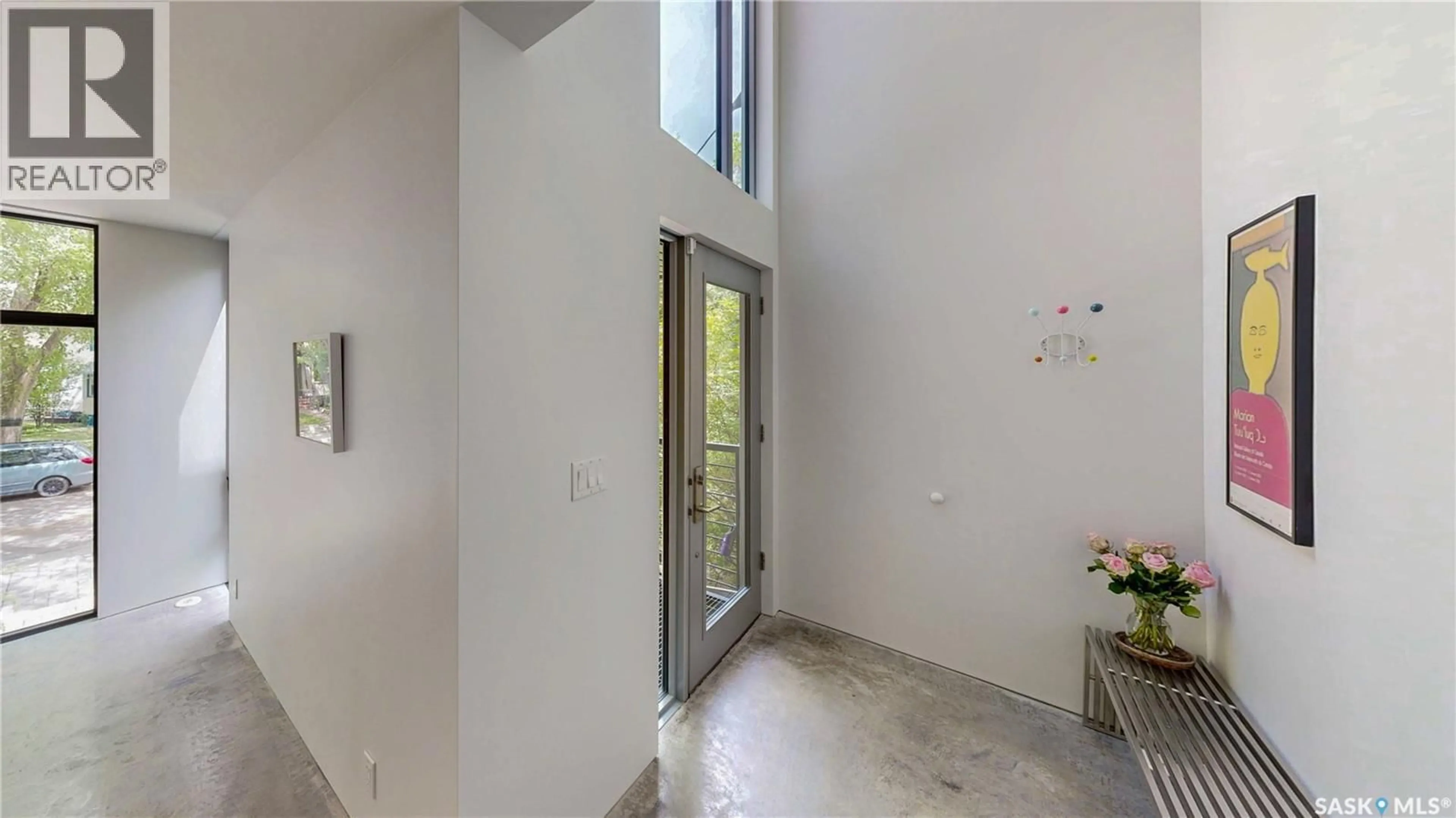 Indoor foyer for 130 CONNAUGHT CRESCENT, Regina Saskatchewan S4T6M9