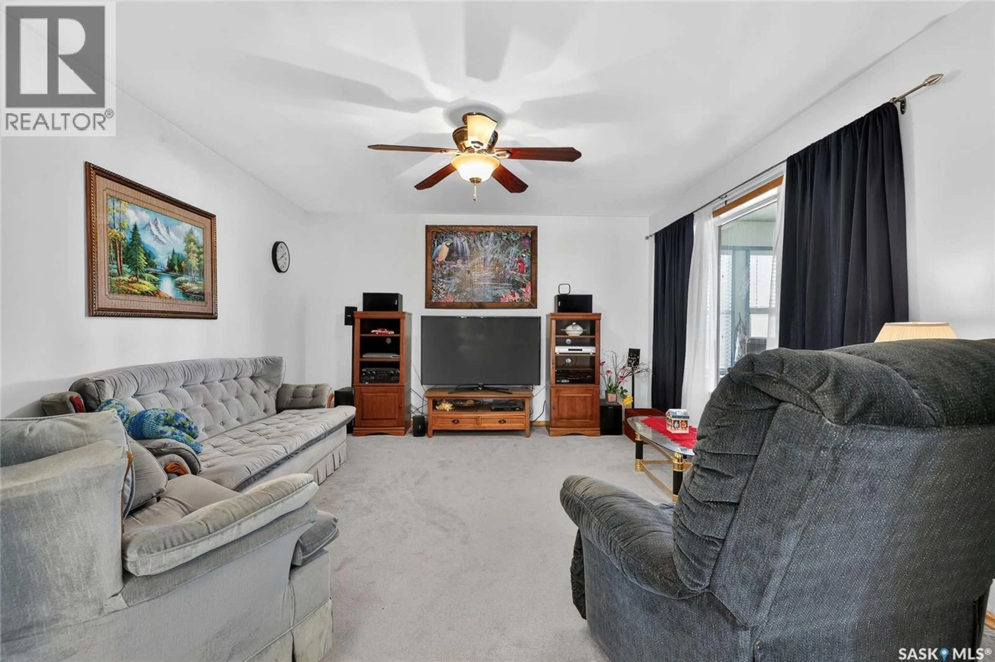 Living room with furniture, unknown for 9.9 KOCH ACREAGE ACRES, Dufferin Rm No. 190 Saskatchewan S0G0H0