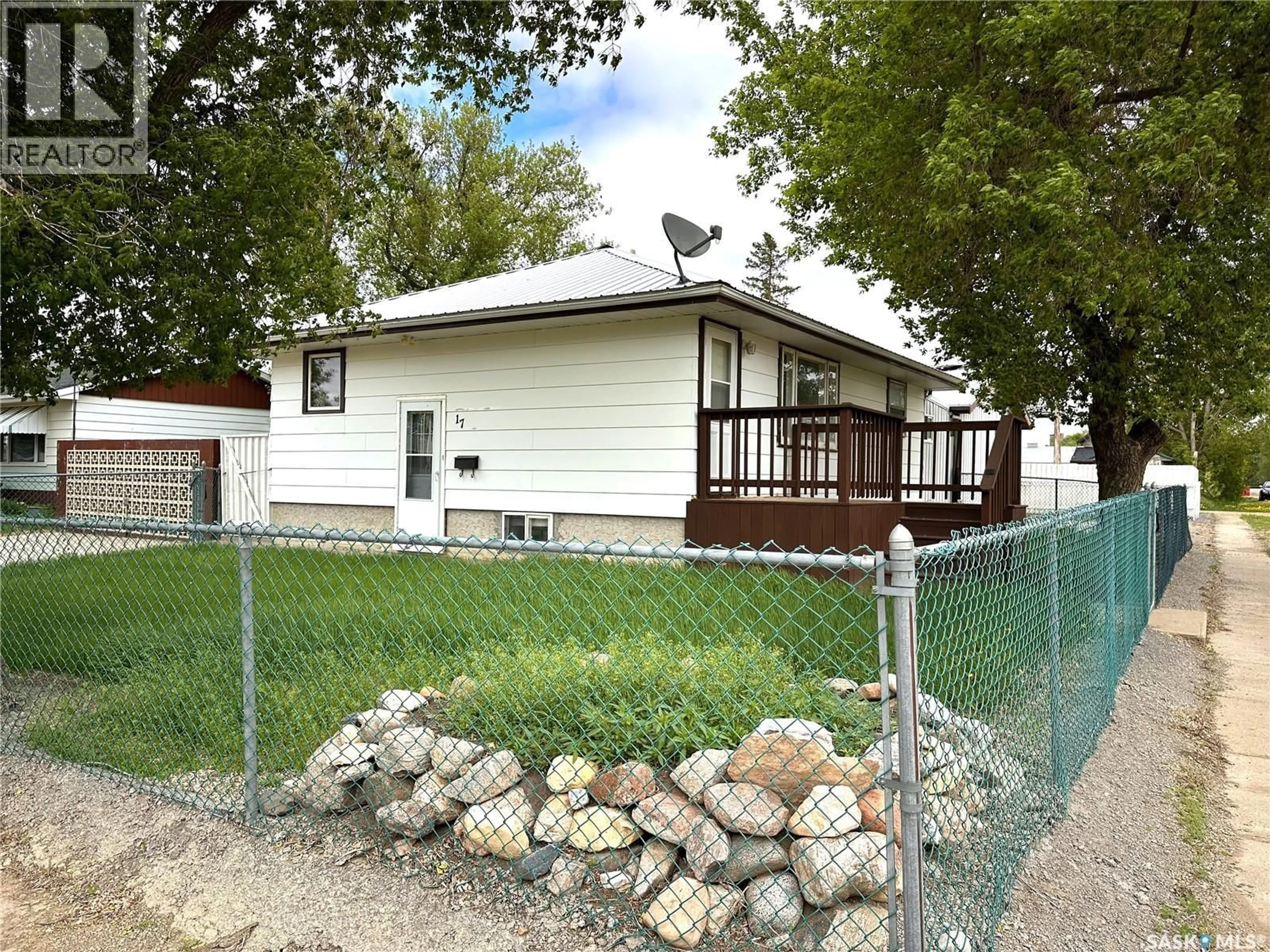 Home with vinyl exterior material, street for 17 JARVIS STREET, Qu'Appelle Saskatchewan S0G4A0