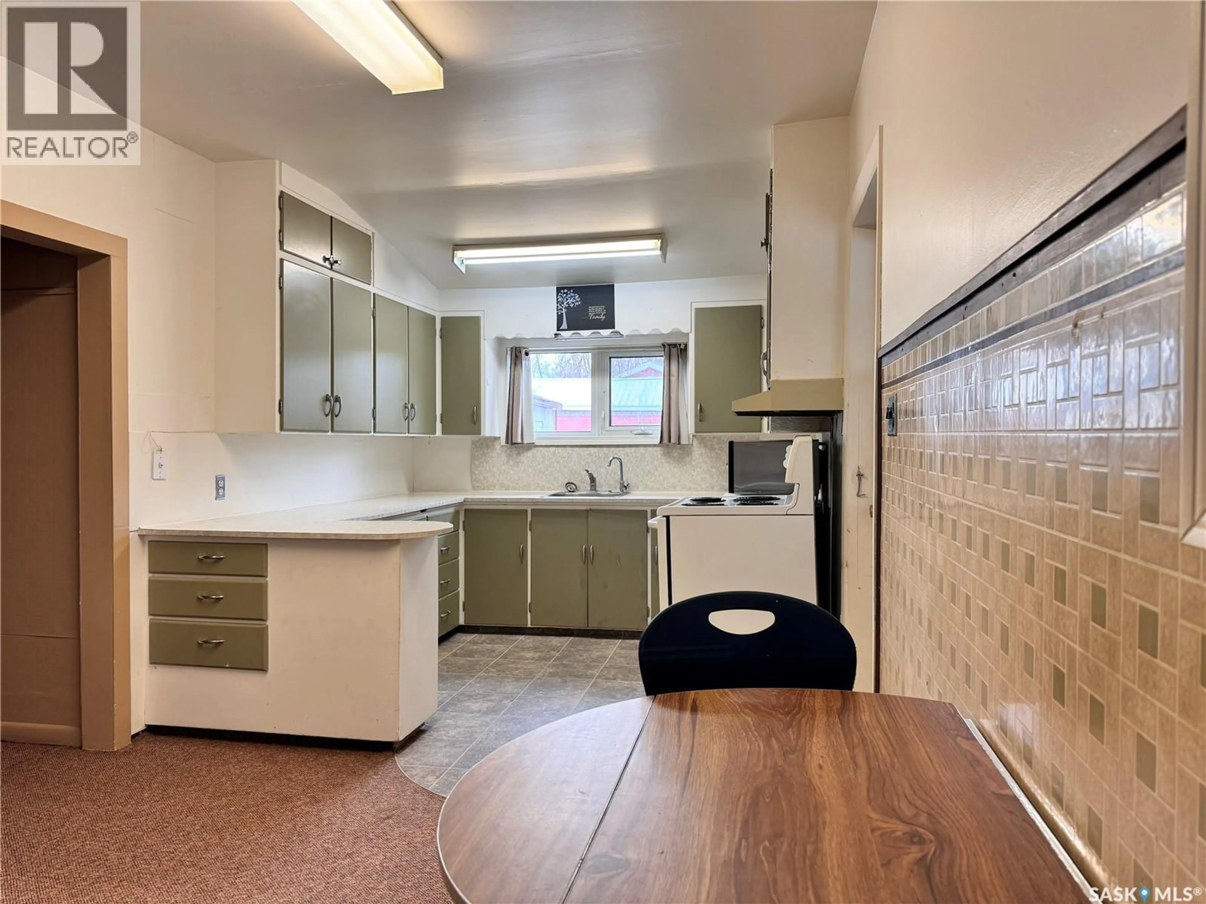 Standard kitchen, ceramic/tile floor for E - 309 A AVENUE, Wynyard Saskatchewan S0A4T0