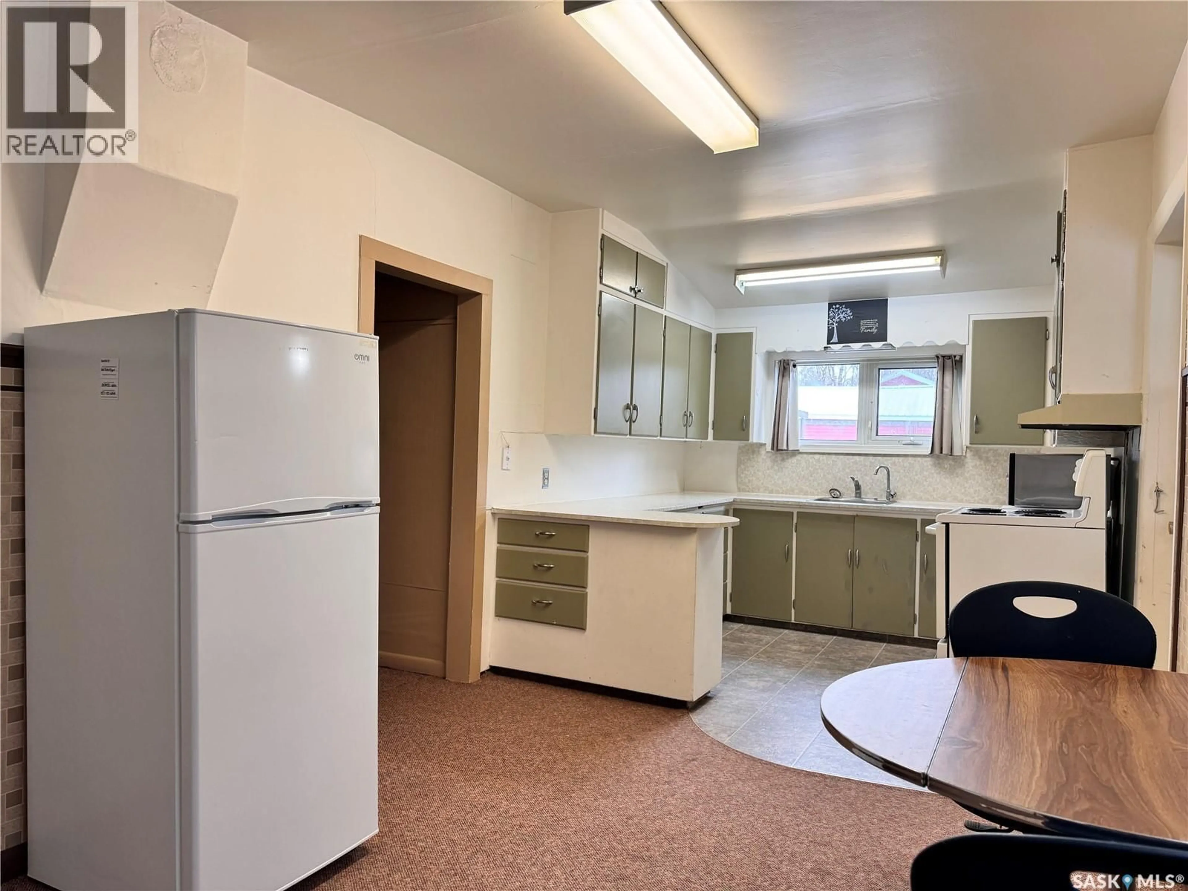 Standard kitchen, unknown for E - 309 A AVENUE, Wynyard Saskatchewan S0A4T0