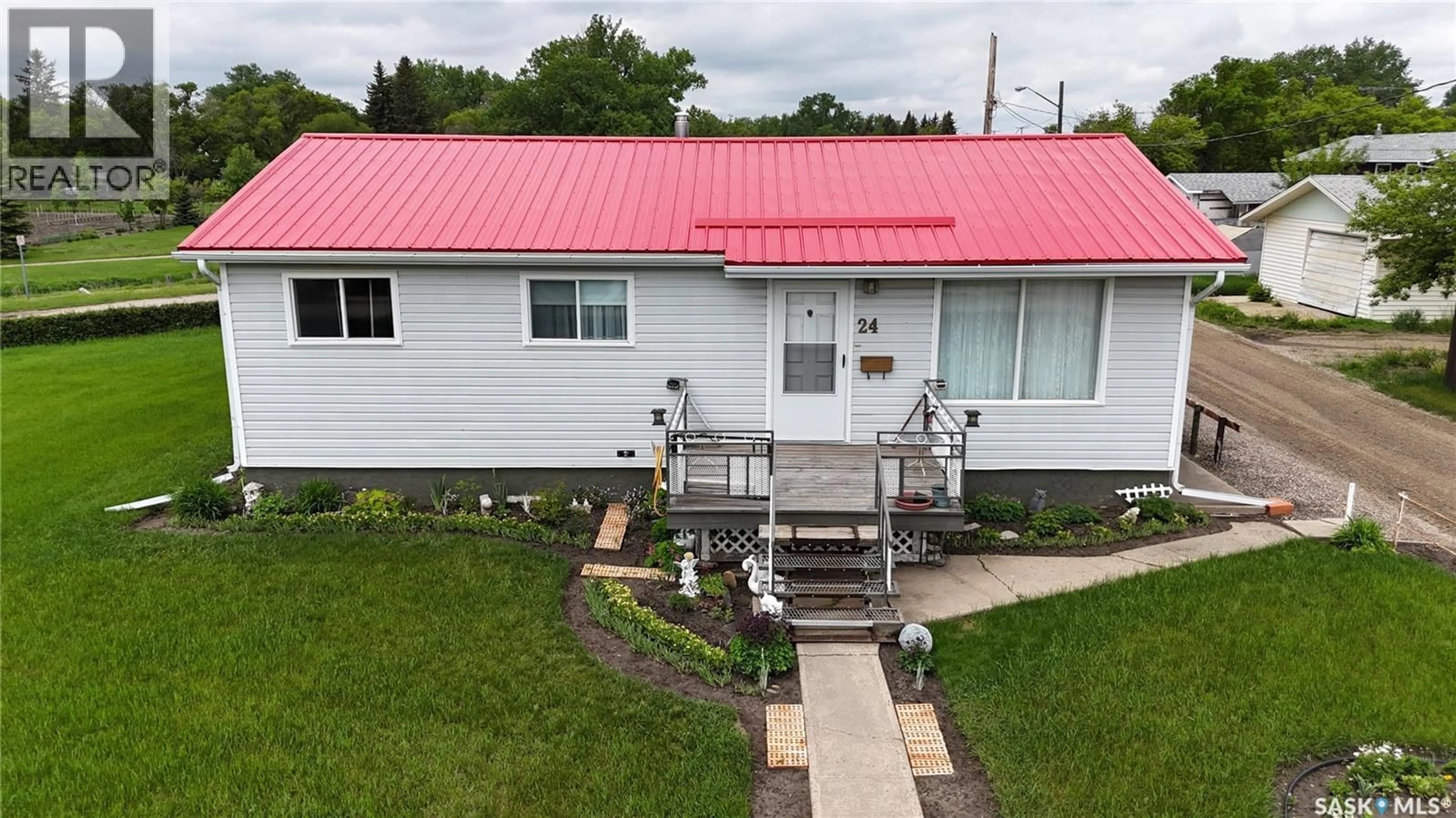 A pic from outside/outdoor area/front of a property/back of a property/a pic from drone, building for 24 13TH AVENUE, Swift Current Saskatchewan S9H4C3