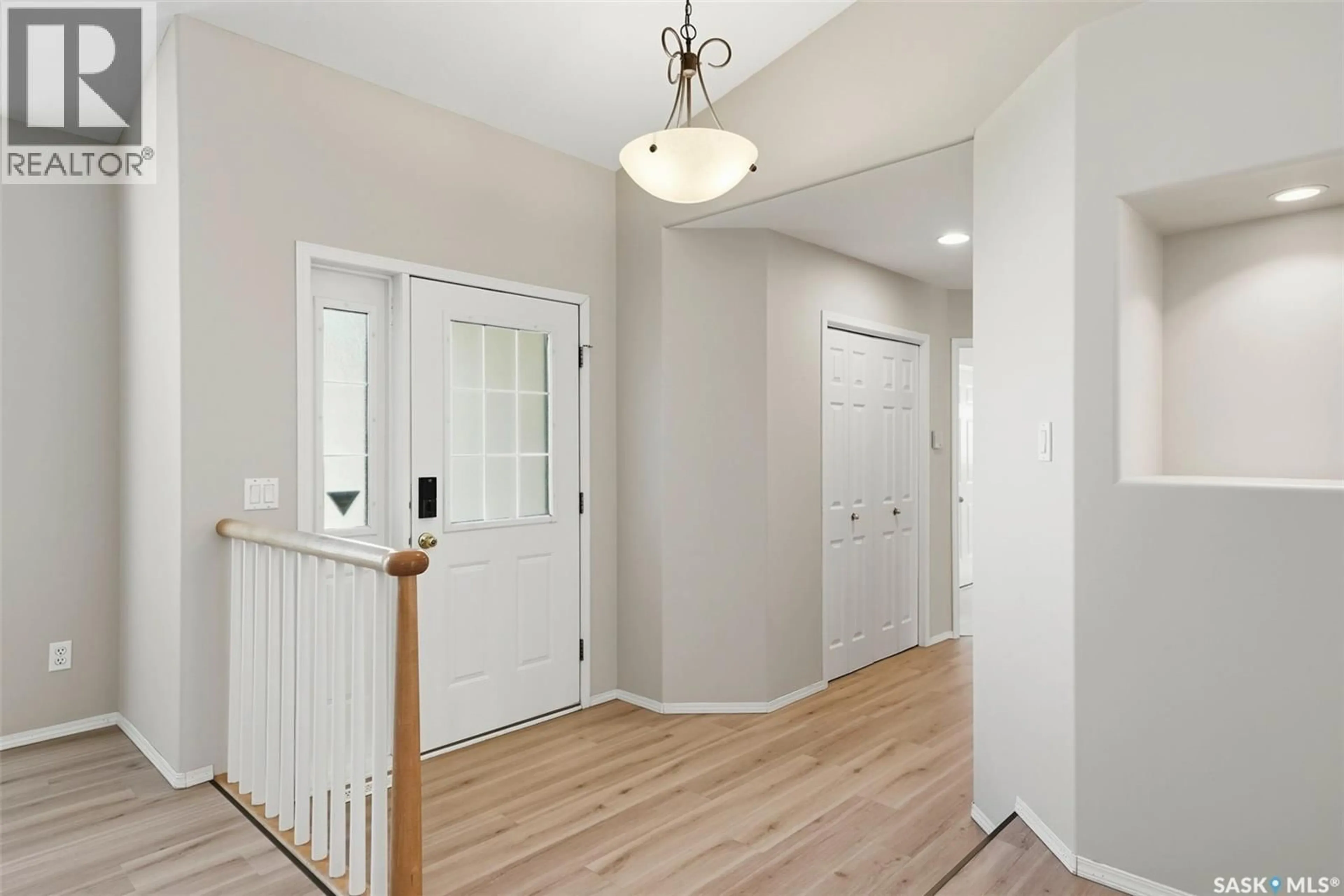 Indoor entryway for 118 HINITT PLACE, Saskatoon Saskatchewan S7N4M6