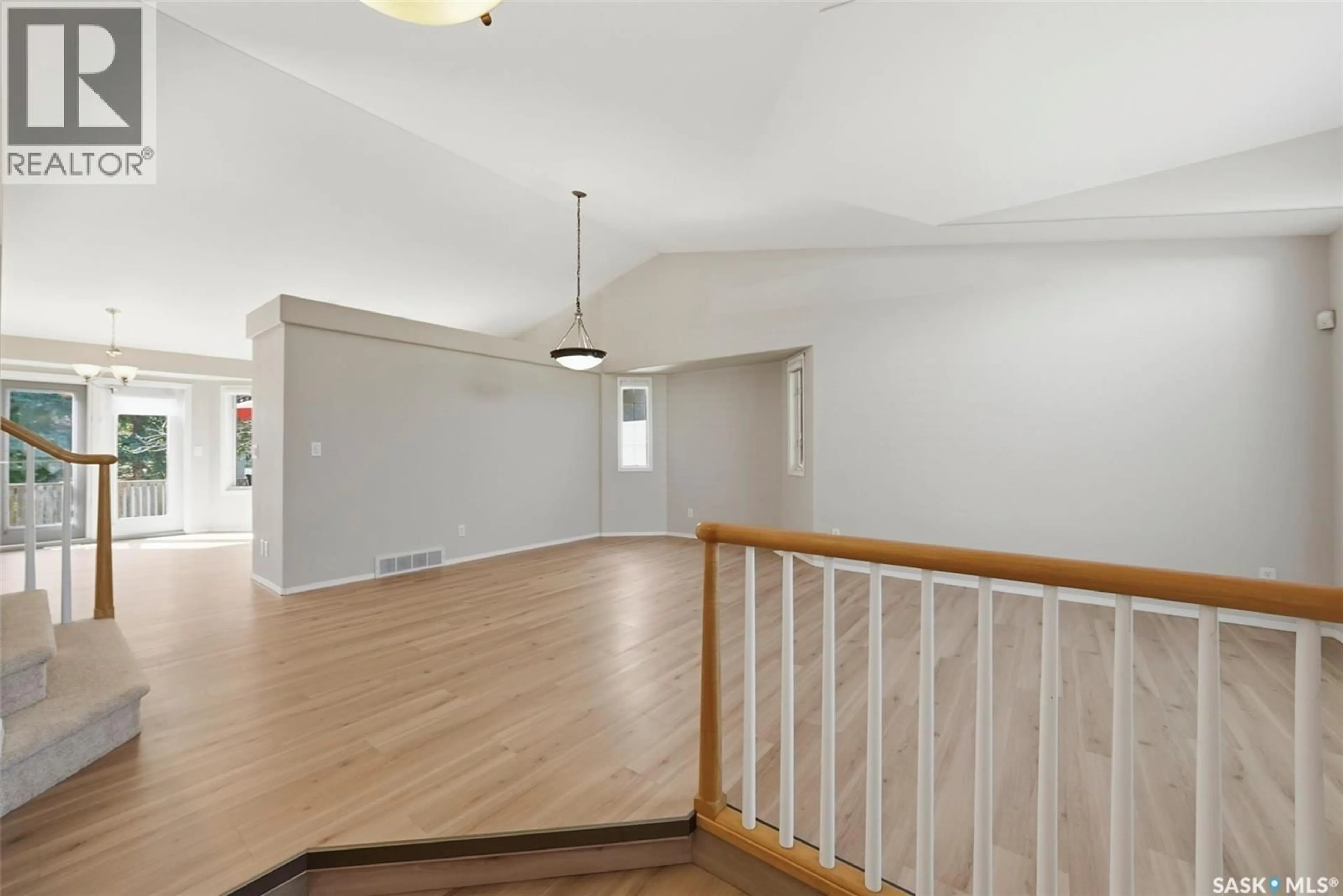 Indoor foyer for 118 HINITT PLACE, Saskatoon Saskatchewan S7N4M6