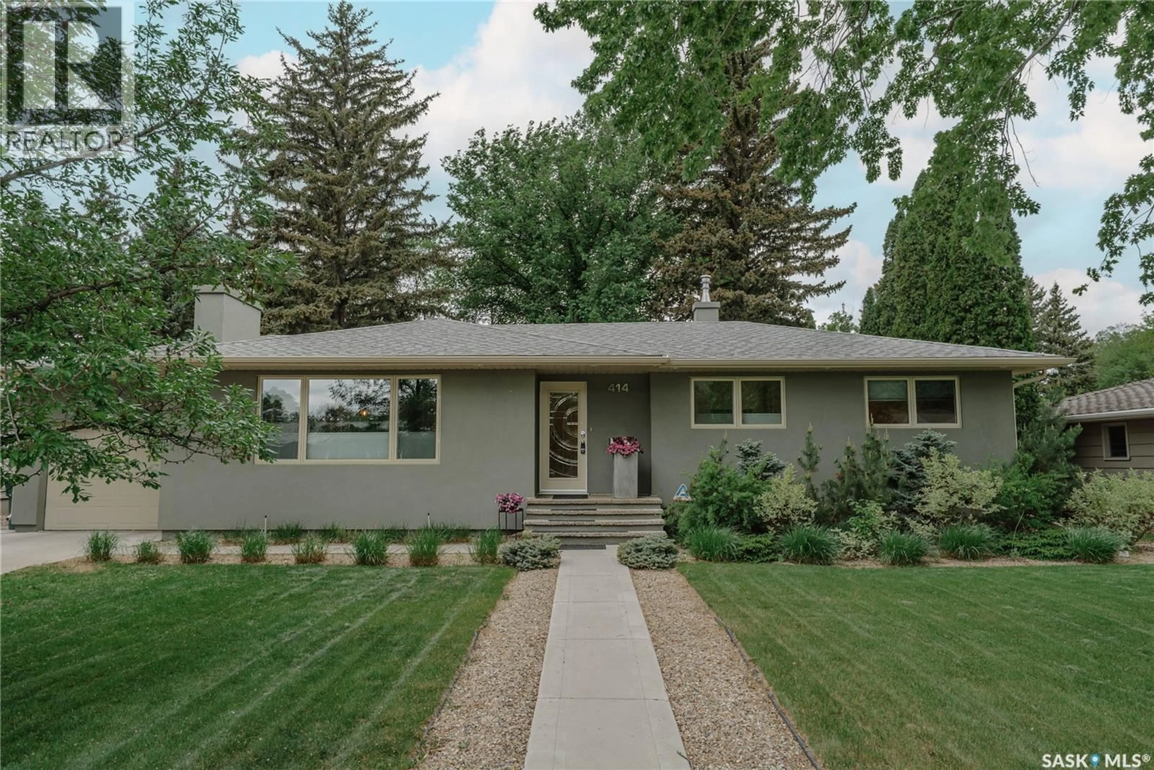Home with vinyl exterior material, street for 414 LAKE CRESCENT, Saskatoon Saskatchewan S7H3A4