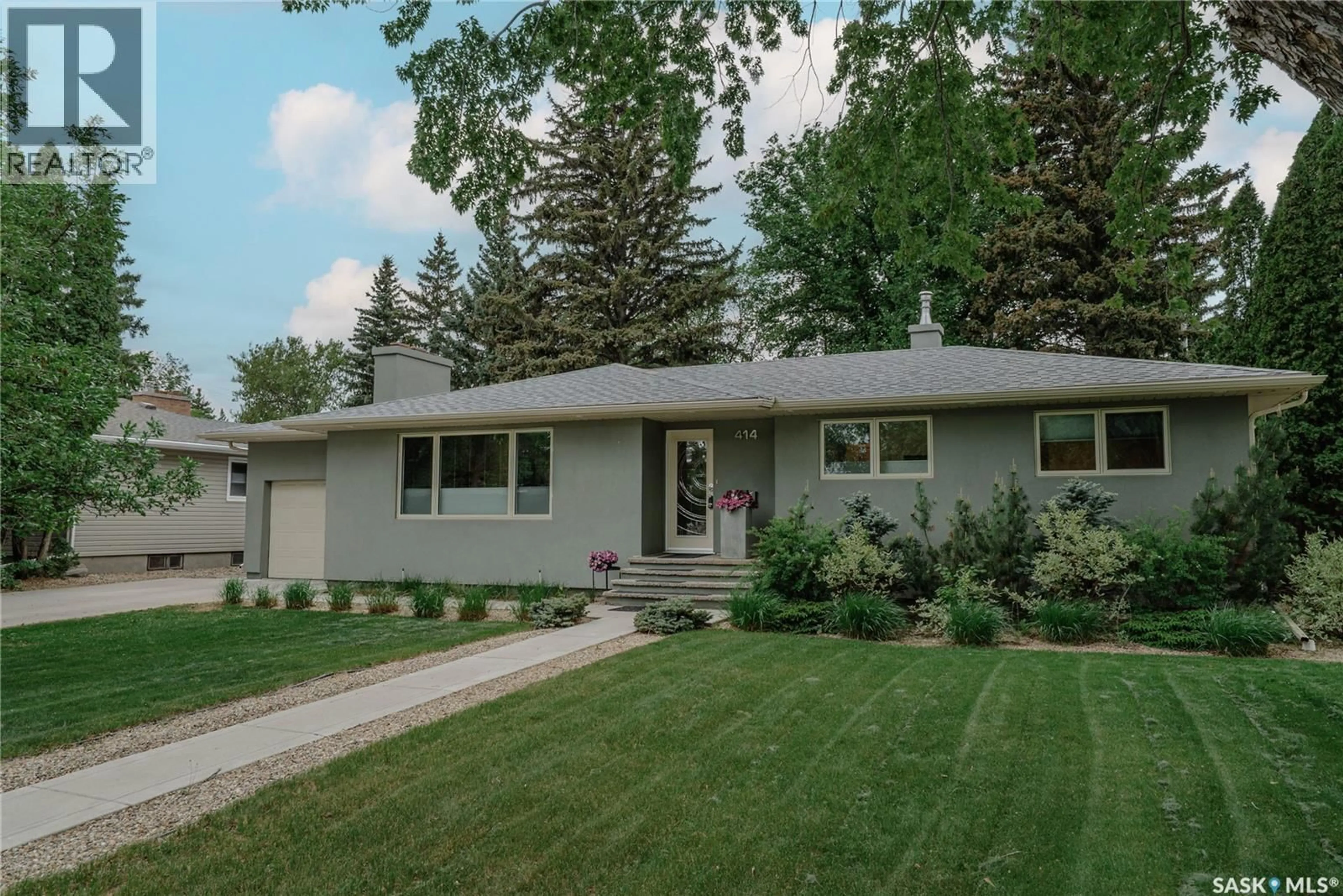Home with vinyl exterior material, street for 414 LAKE CRESCENT, Saskatoon Saskatchewan S7H3A4