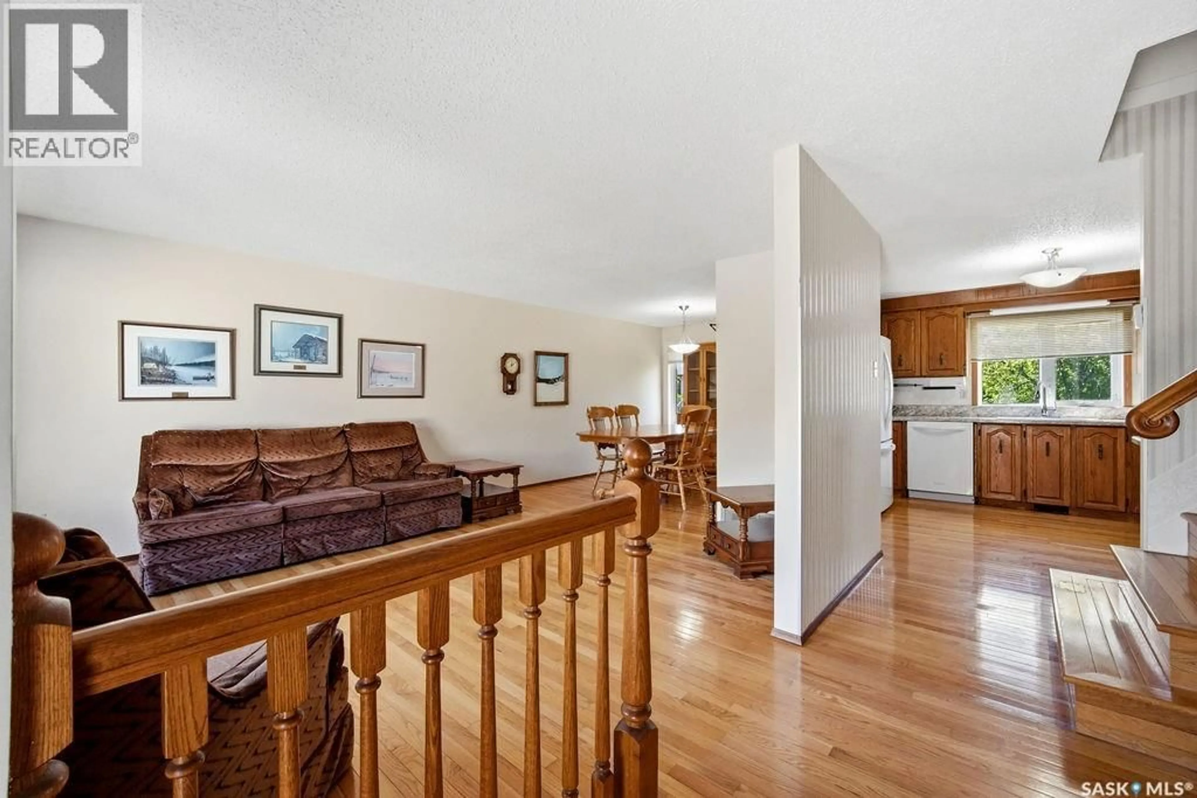 Indoor foyer for 5966 HAGUE CRESCENT, Regina Saskatchewan S4X3K5