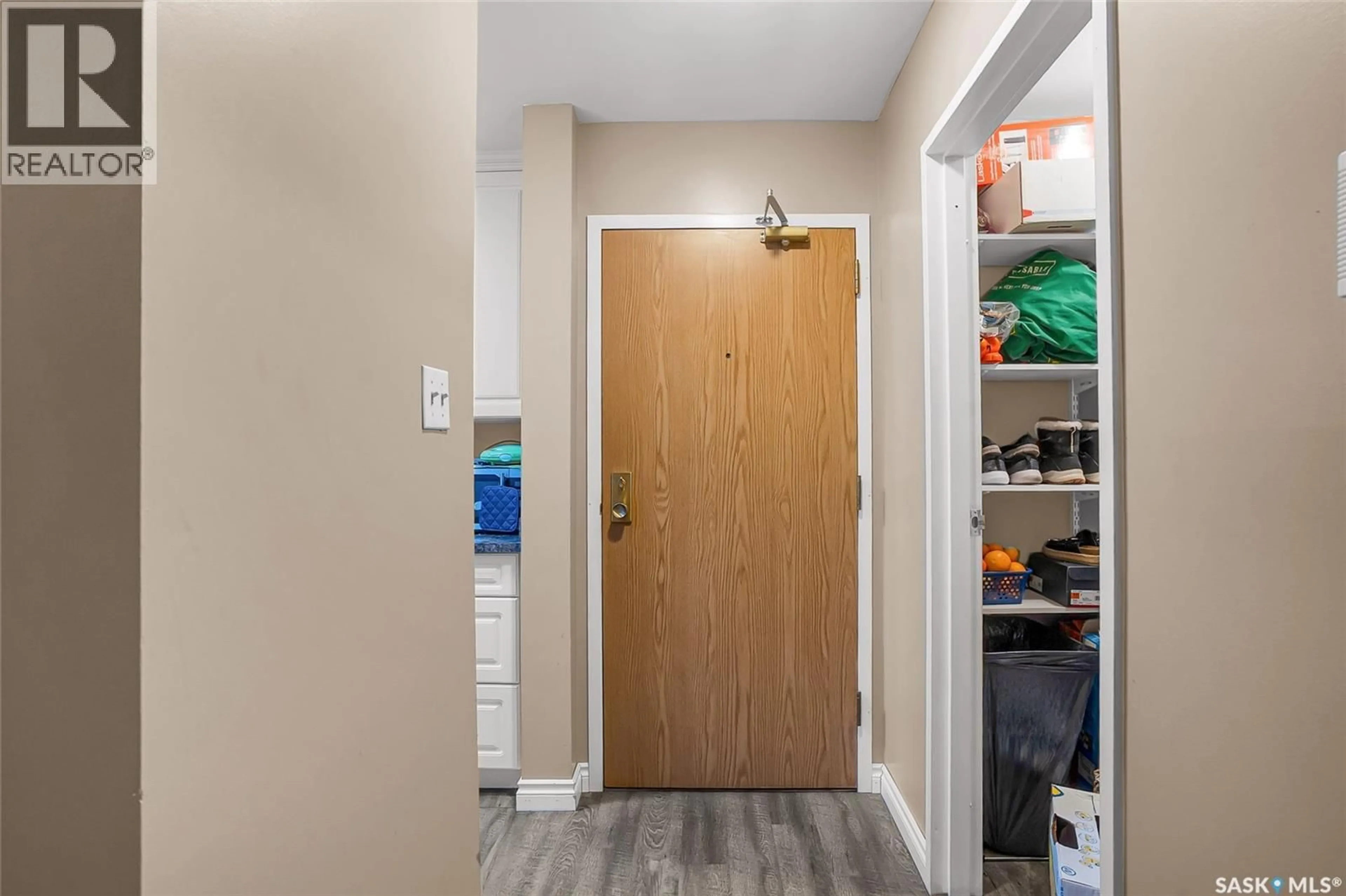 Indoor entryway for 310 - 612 STILLWATER DRIVE, Saskatoon Saskatchewan S7J4H7