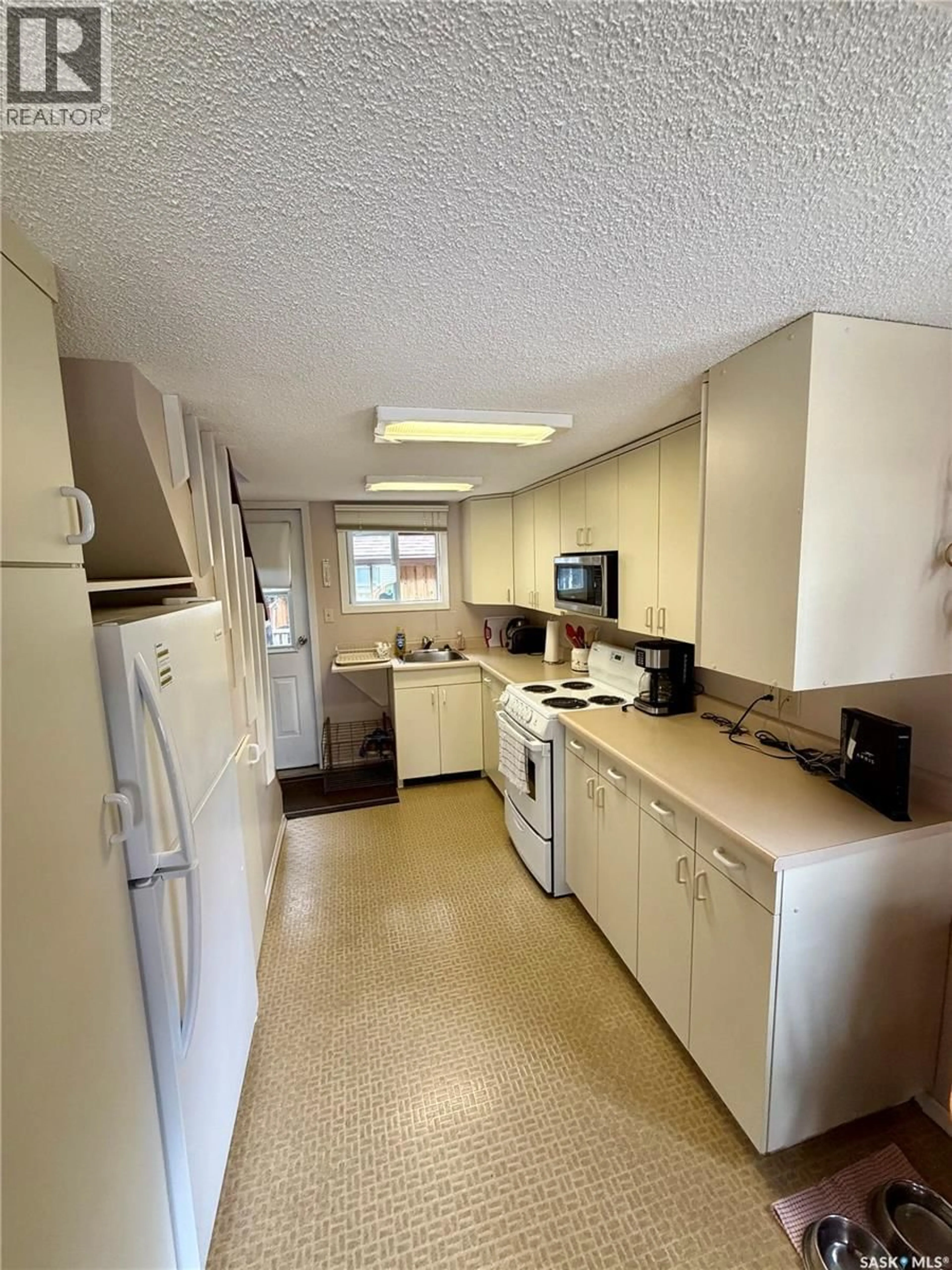 Standard kitchen, unknown for 1515 FINCH, Prince Albert National Park Saskatchewan S0J2Y0