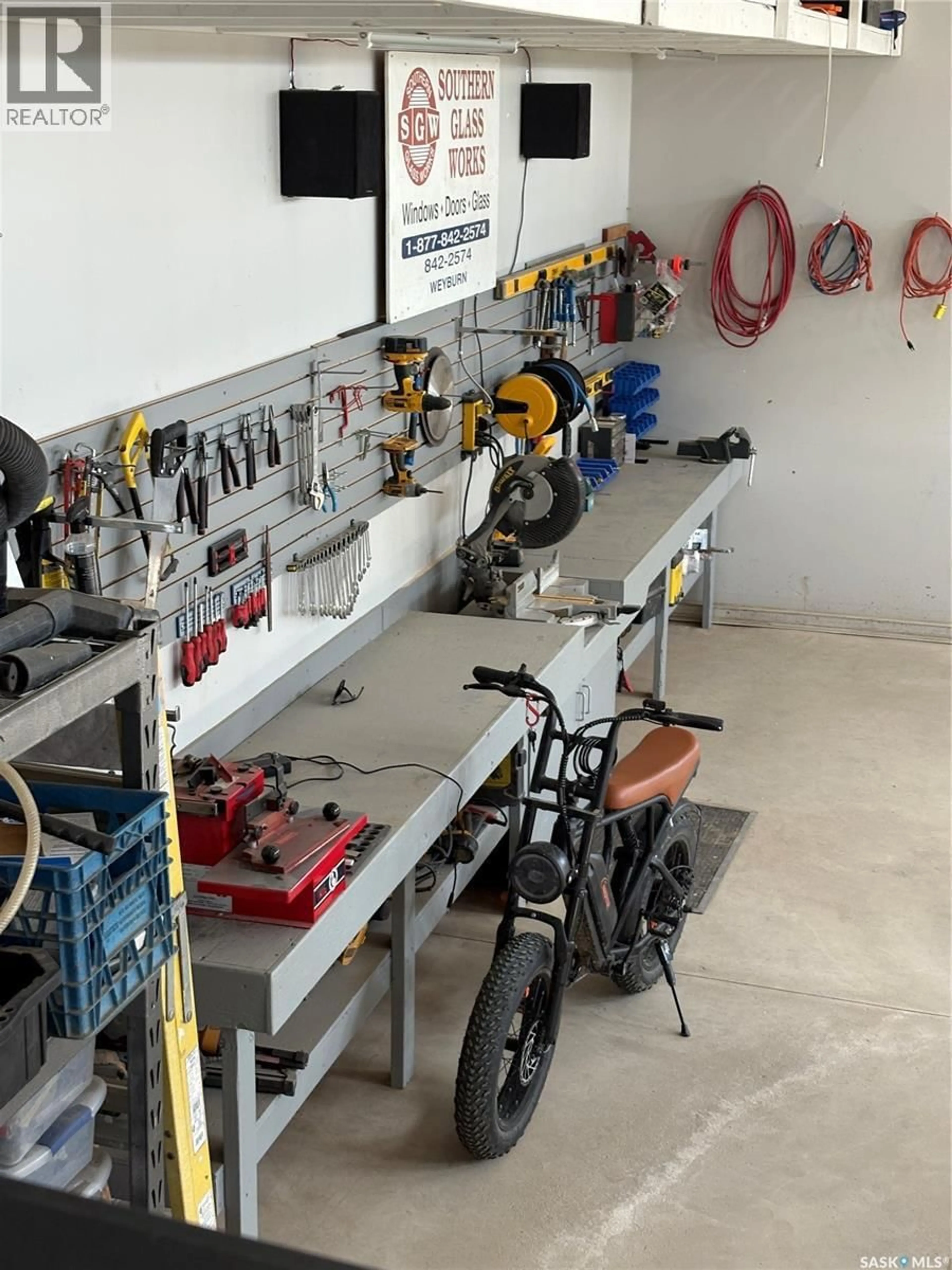 Indoor garage for 1451 1ST AVENUE, Weyburn Saskatchewan S4H3E3