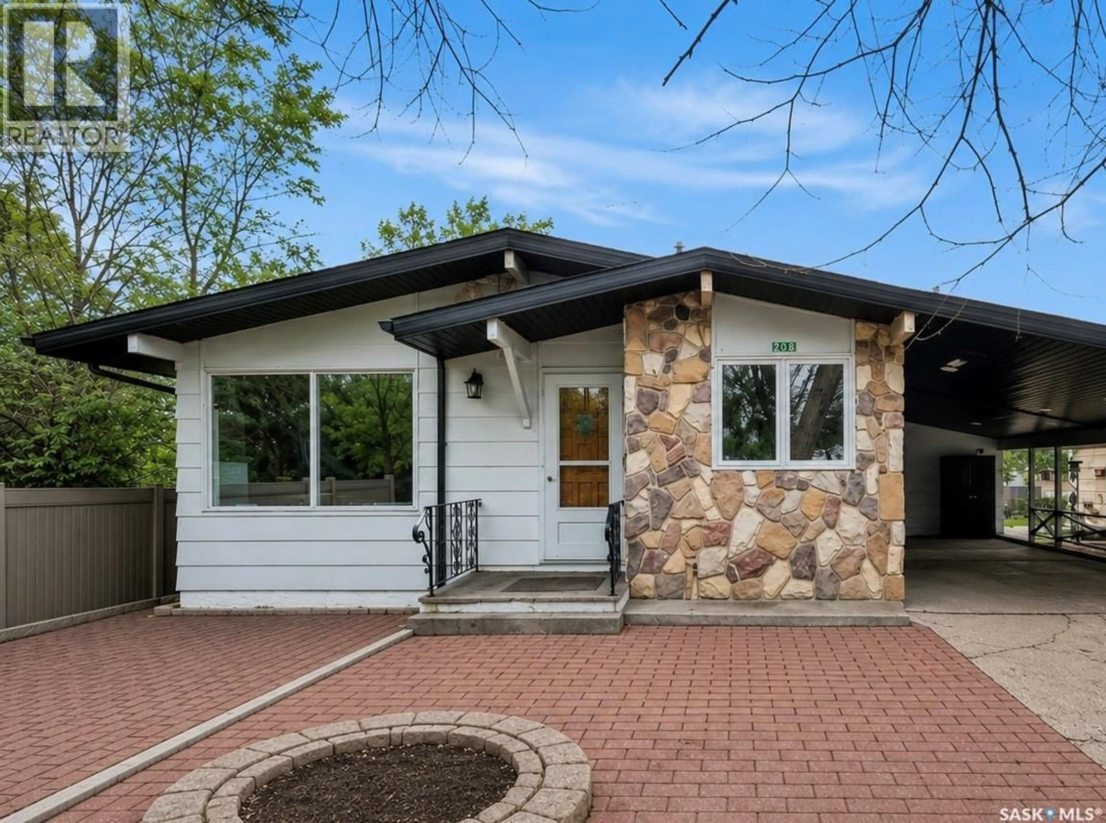 Home with vinyl exterior material, street for 208 LORNE STREET, Cupar Saskatchewan S0G0Y0