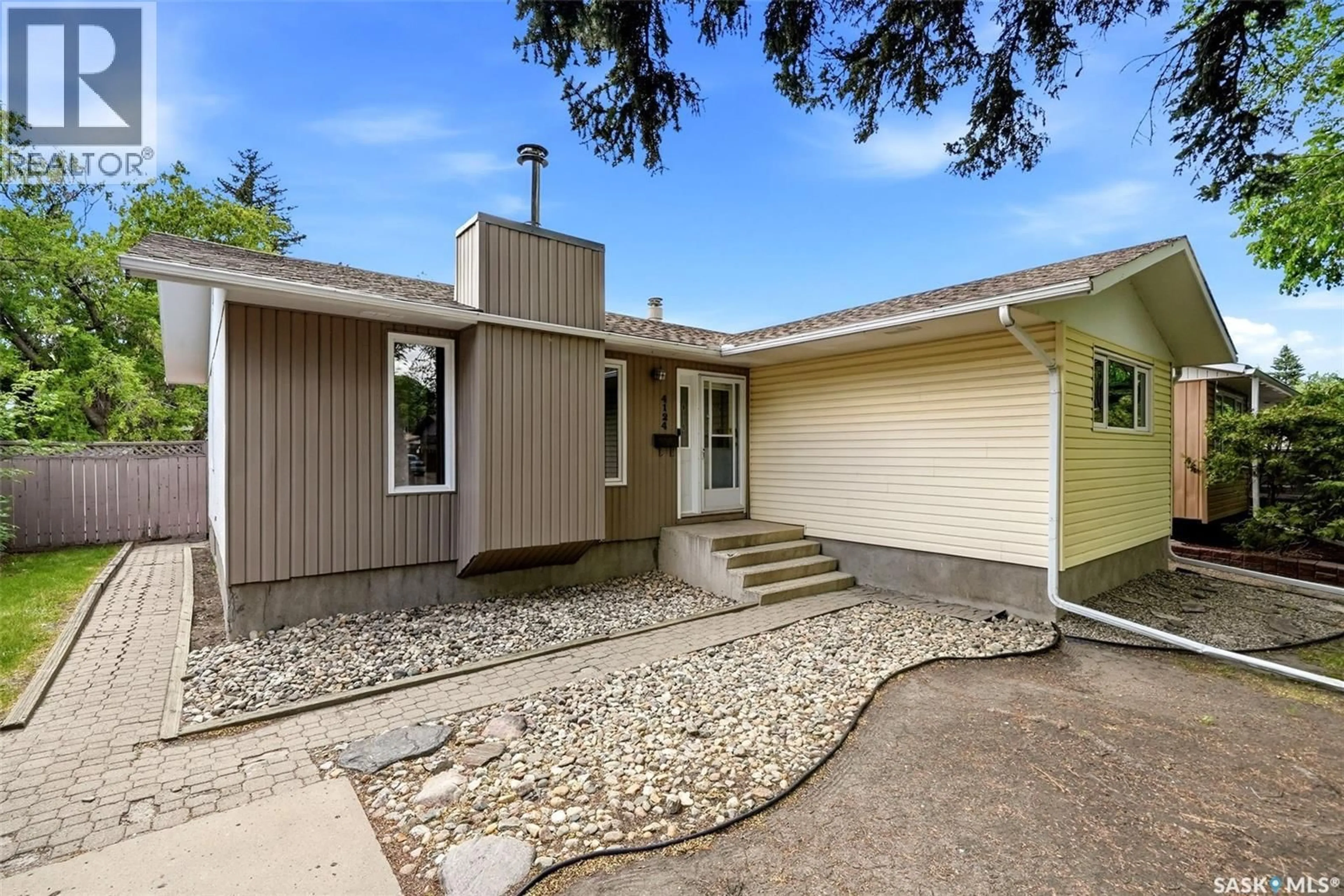Home with vinyl exterior material, street for 4124 ARGYLE STREET, Regina Saskatchewan S4S3L7