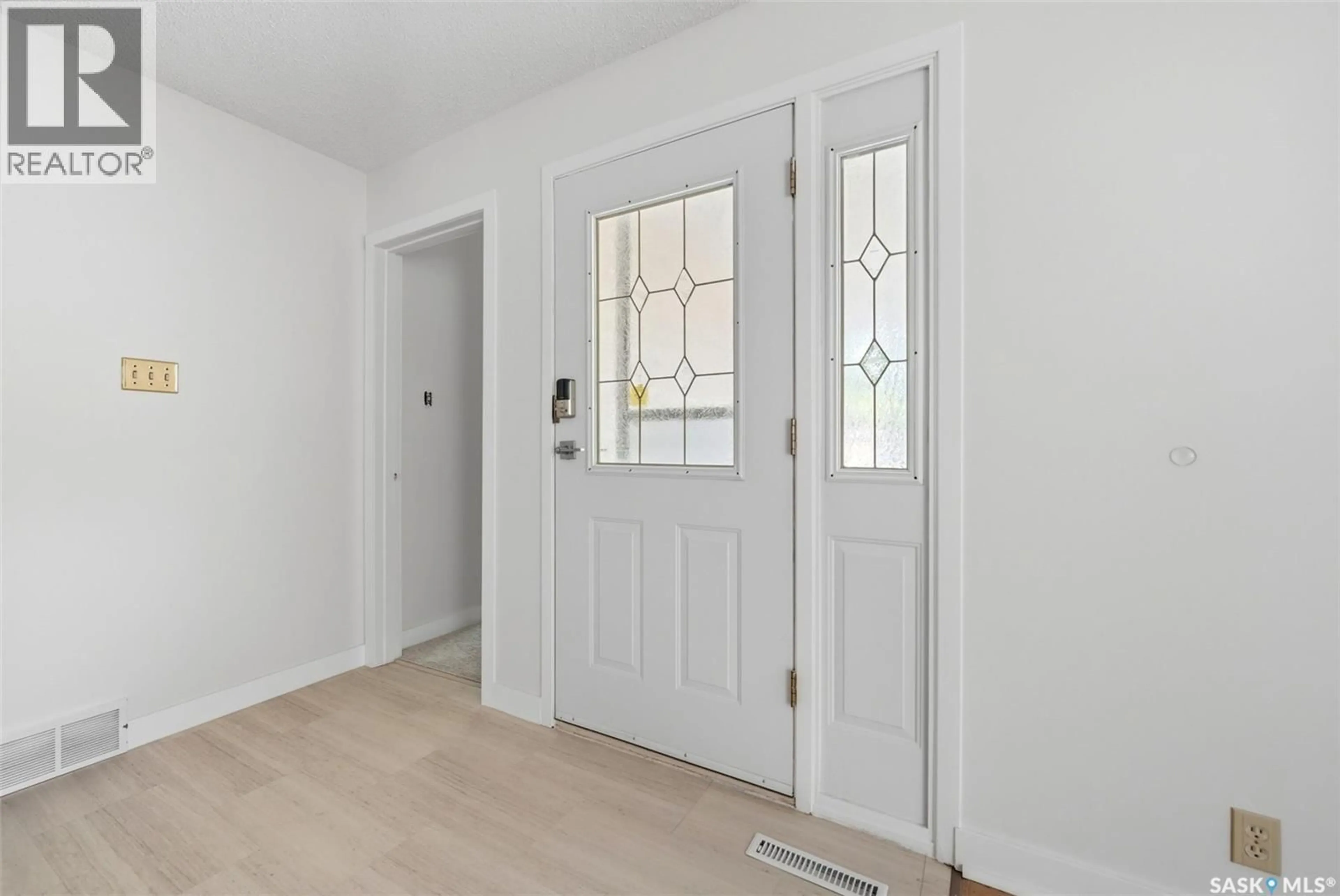 Indoor entryway for 4124 ARGYLE STREET, Regina Saskatchewan S4S3L7