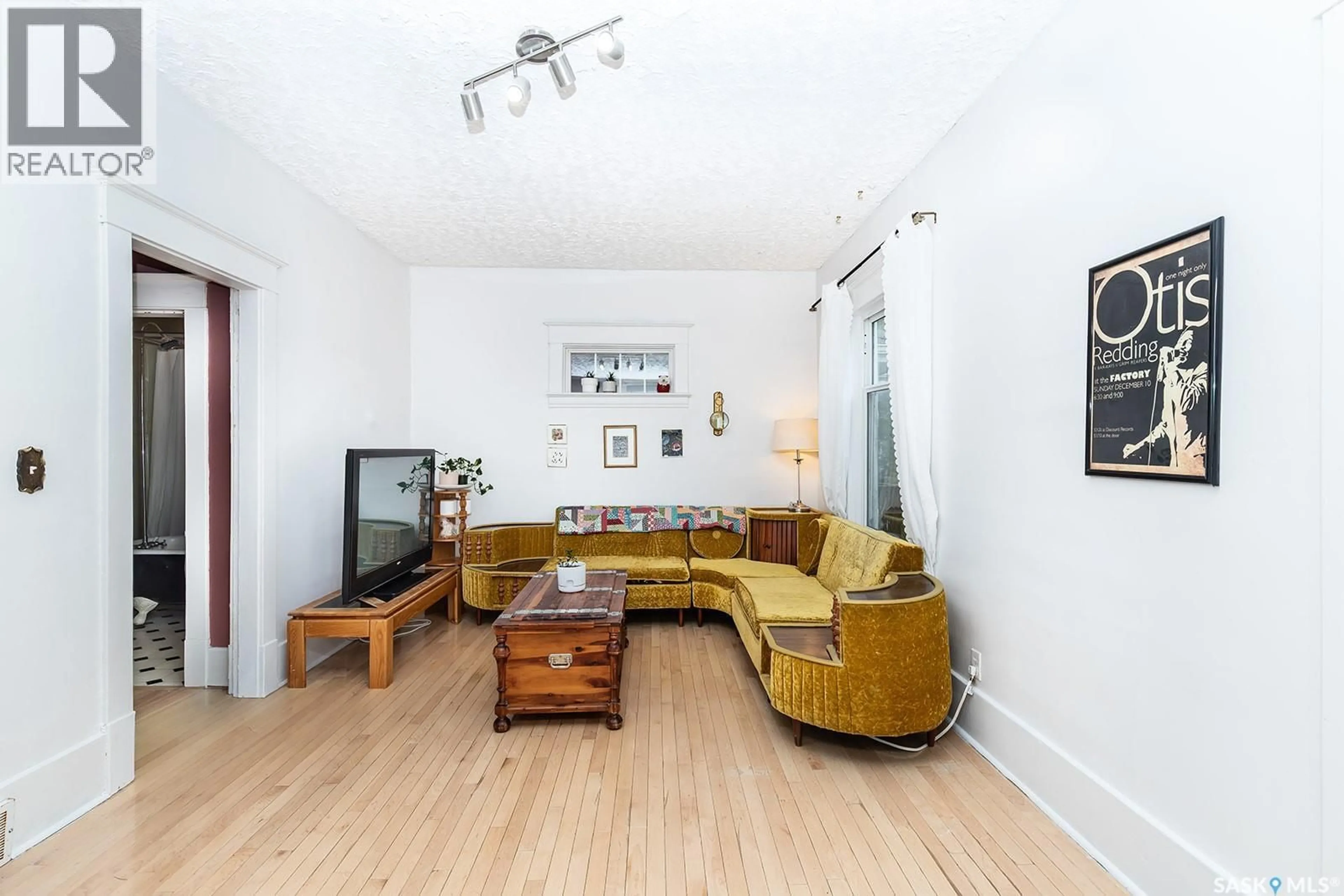 Living room with furniture, unknown for 840 8TH AVENUE, Saskatoon Saskatchewan S7K2X2