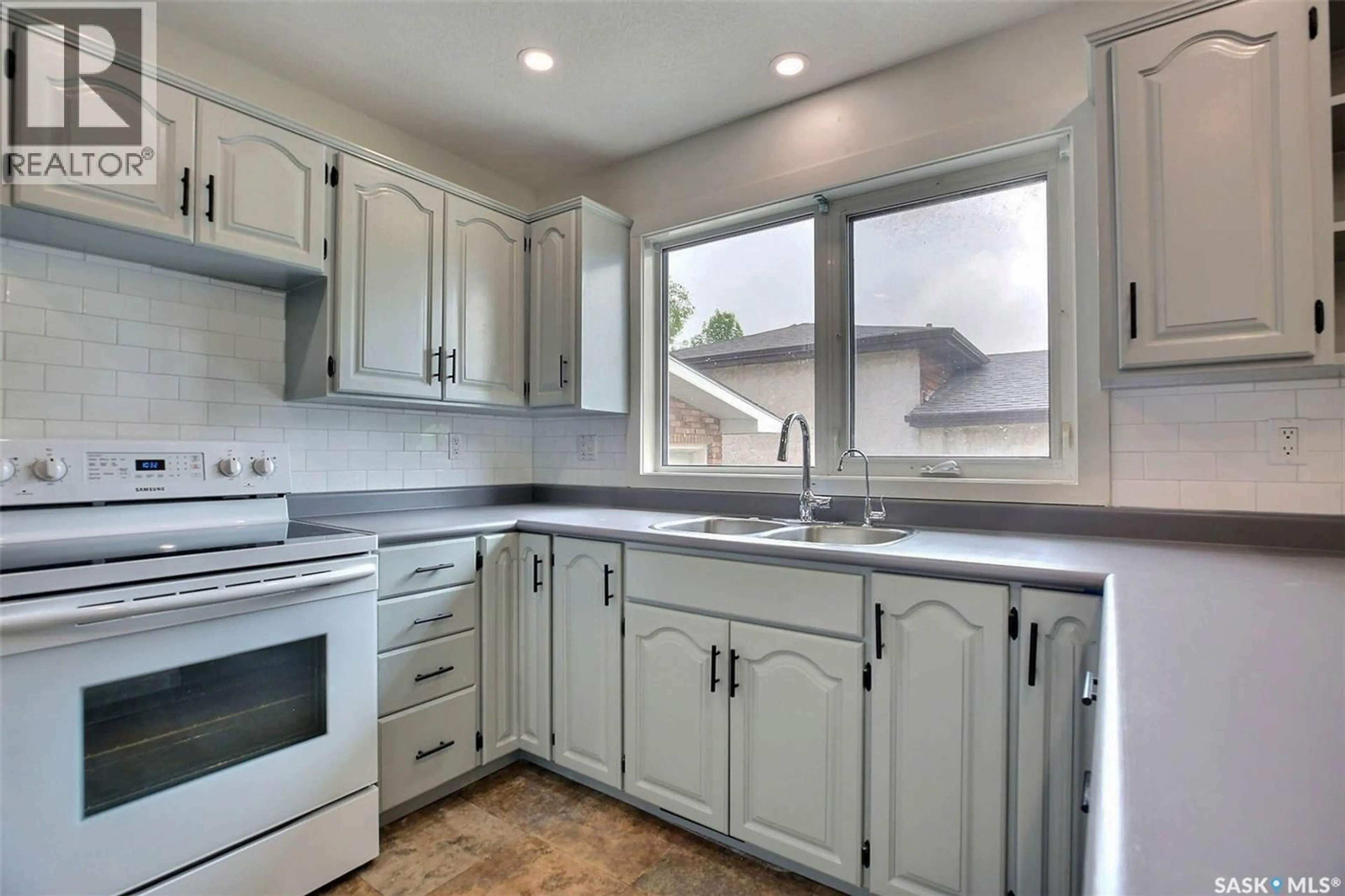 Standard kitchen, unknown for 1606 7TH AVENUE, Regina Saskatchewan S4N5S6