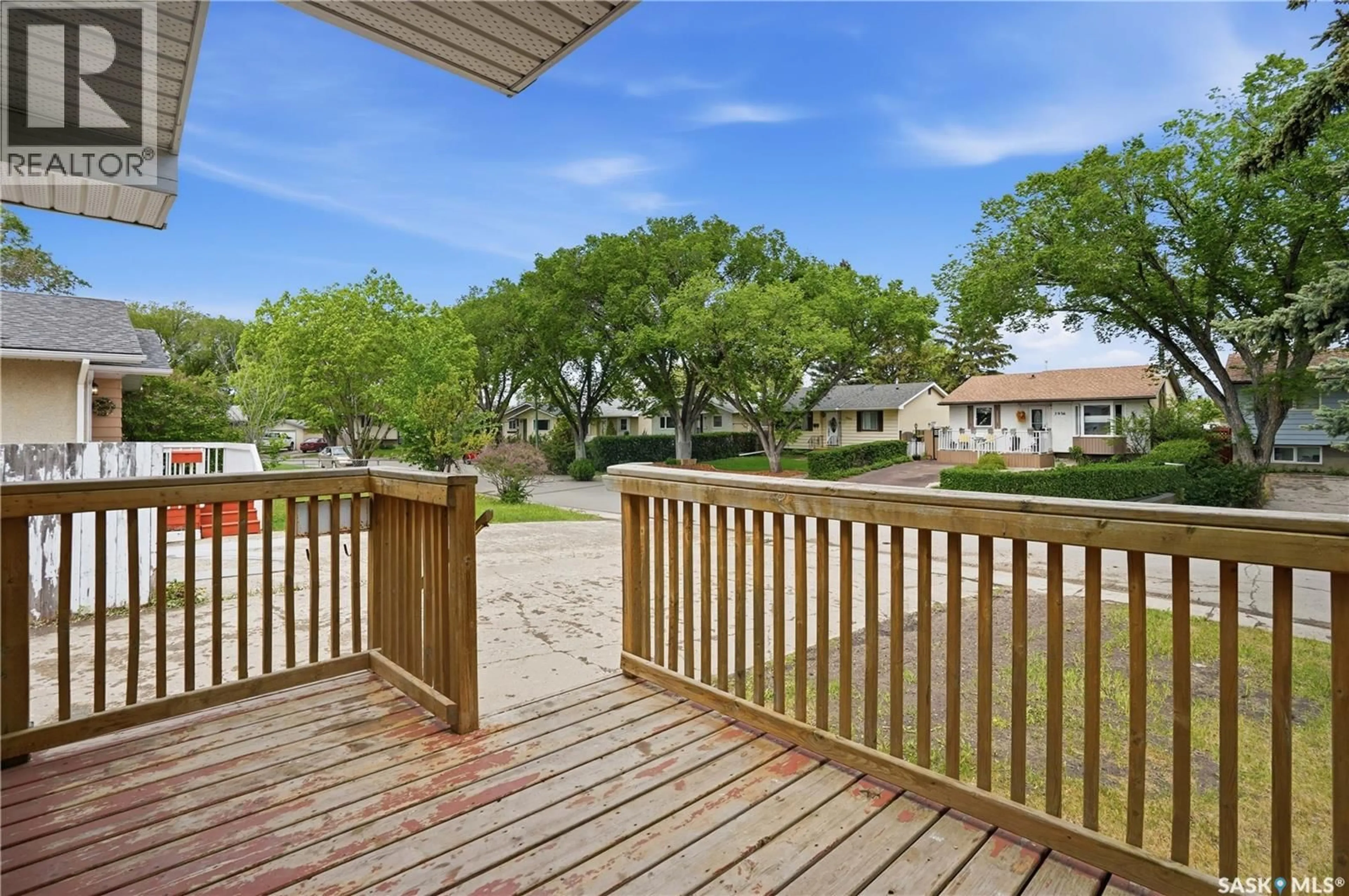 Patio, water/lake/river/ocean view for 5929 MCKINLEY AVENUE, Regina Saskatchewan S4T6P5