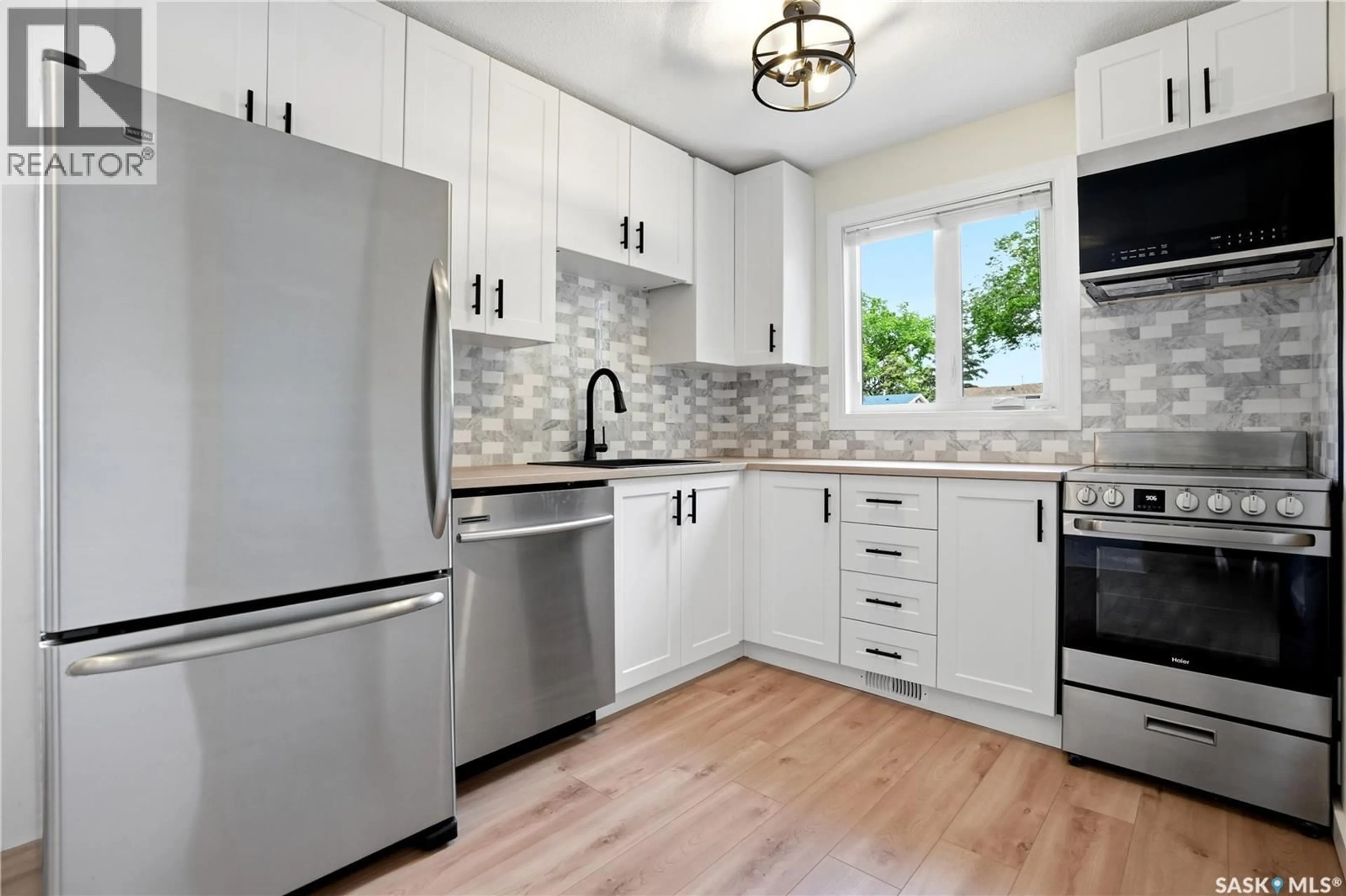 Open concept kitchen, unknown for 5929 MCKINLEY AVENUE, Regina Saskatchewan S4T6P5