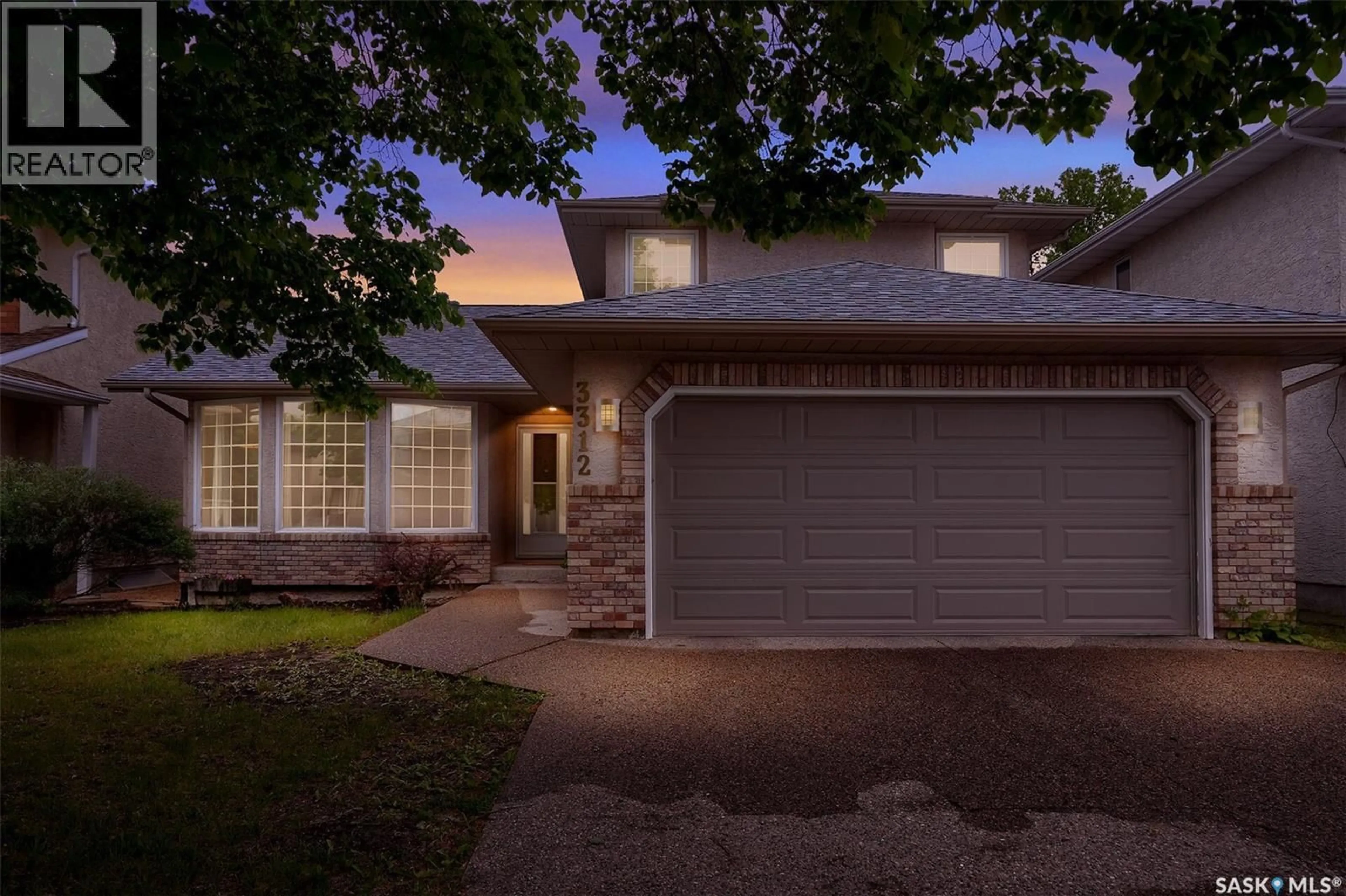 Home with vinyl exterior material, street for 3312 GLOUCESTER BAY, Regina Saskatchewan S4V2T9