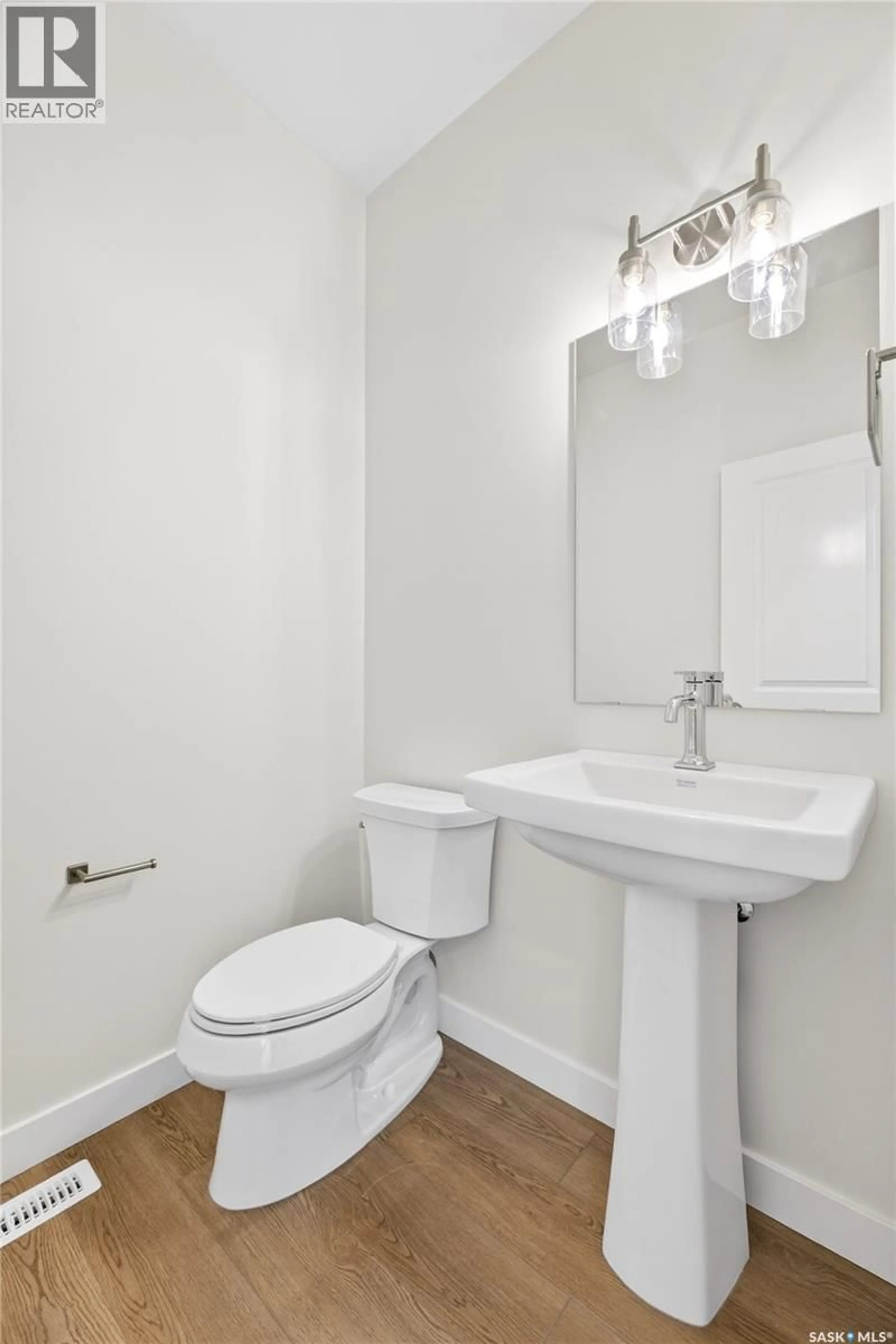 Standard bathroom, unknown for 134 EMMA CRESCENT, Martensville Saskatchewan S0K2T1