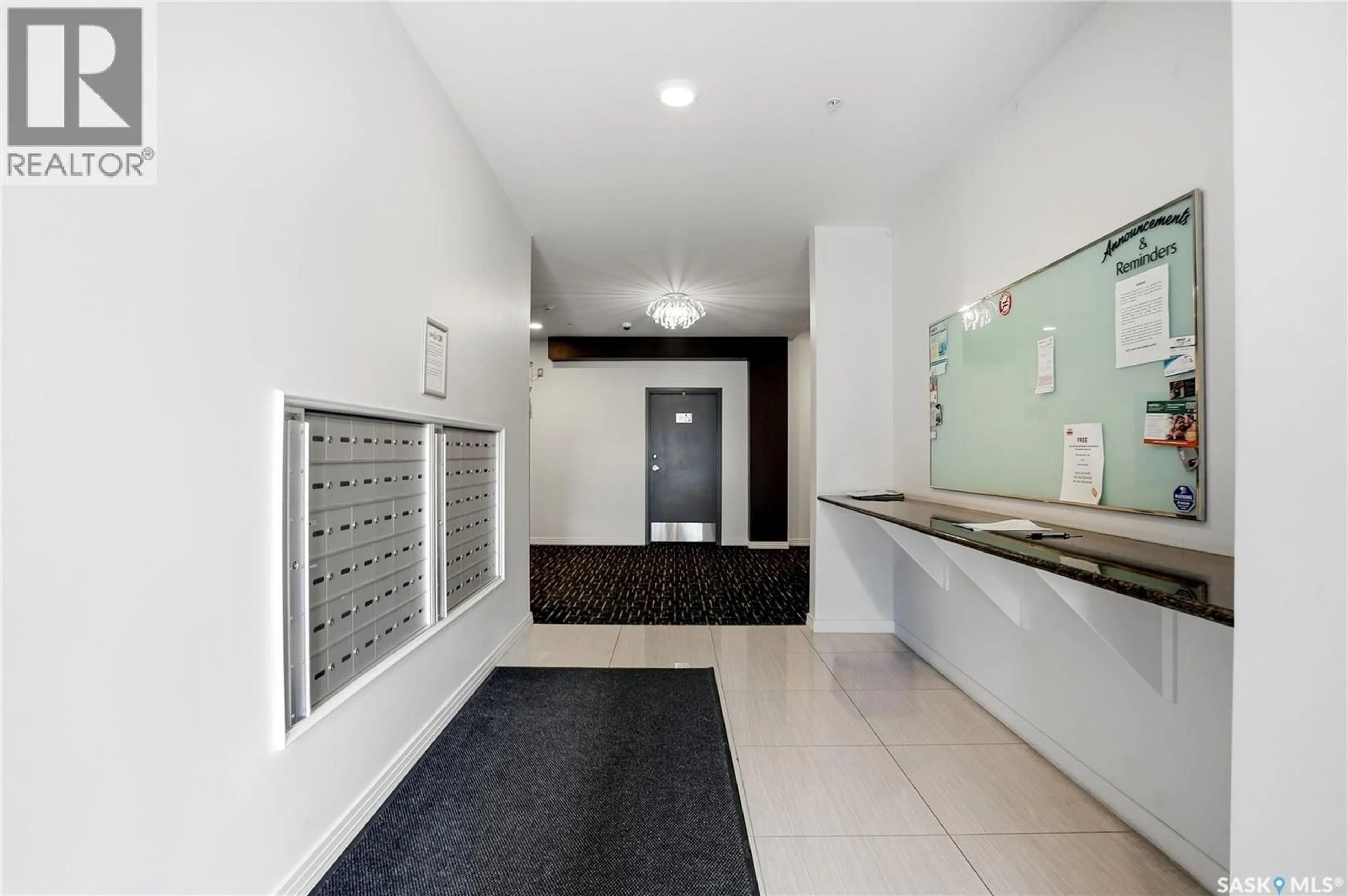 Indoor foyer for 216 223 EVERGREEN SQUARE, Saskatoon Saskatchewan S7S1N1