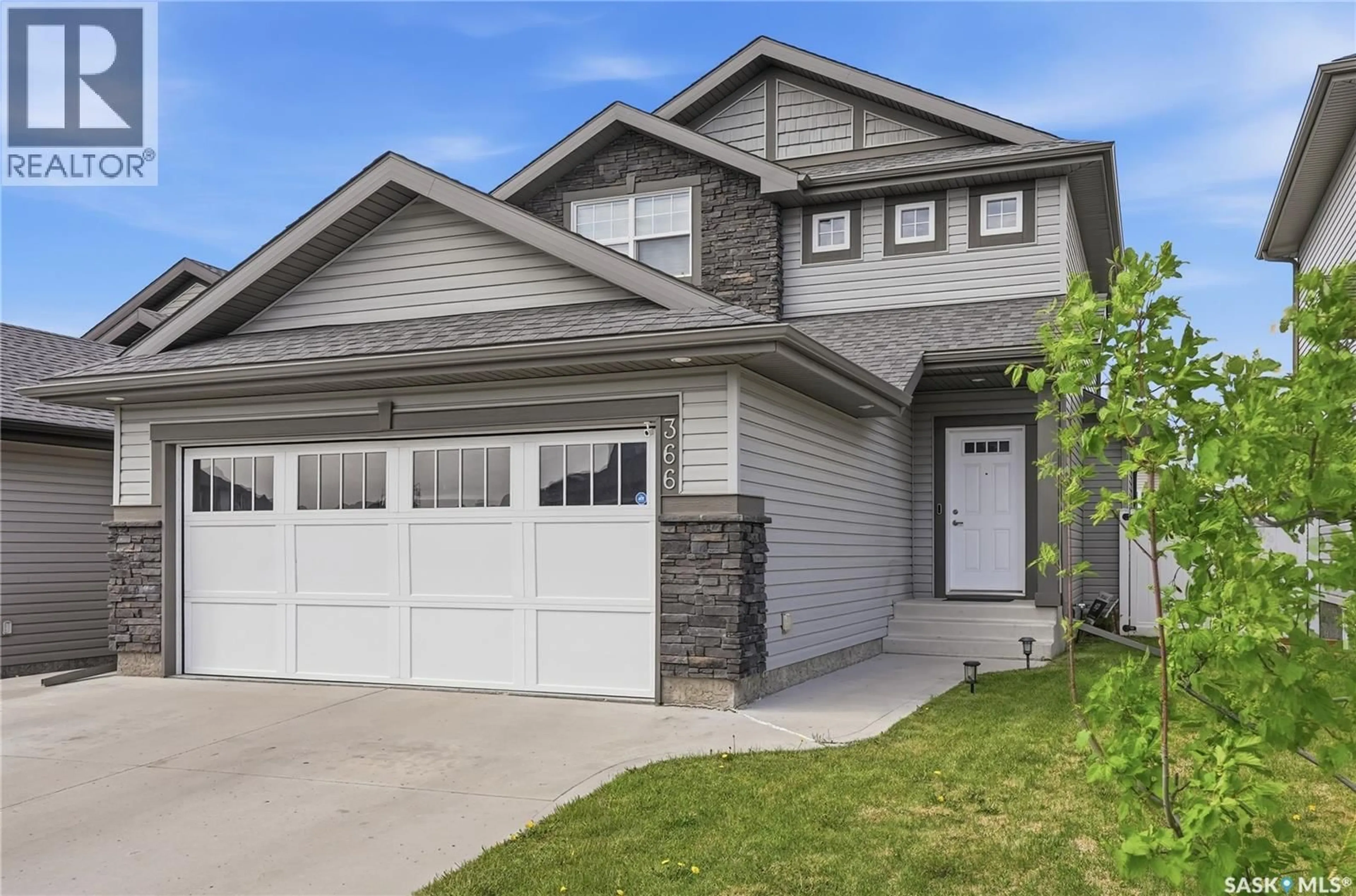 Home with vinyl exterior material, street for 366 KOLYNCHUK MANOR, Saskatoon Saskatchewan S7T0W4