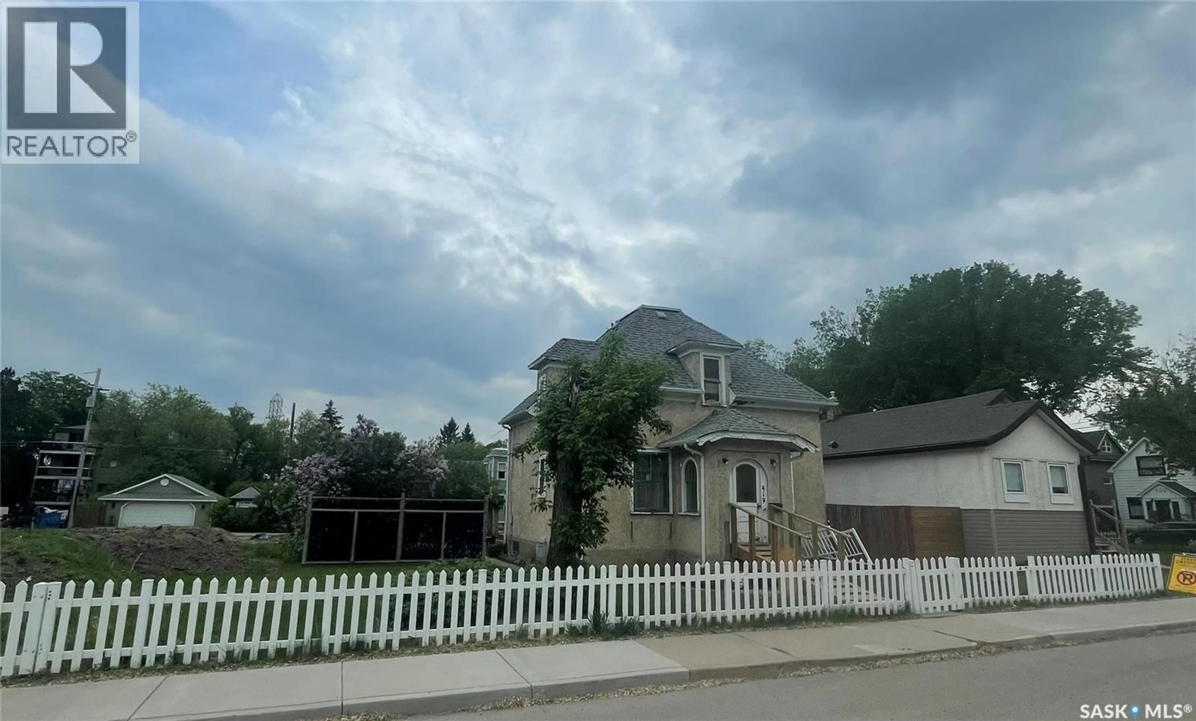 Blurry image for 419 18TH STREET, Saskatoon Saskatchewan S7L1E4