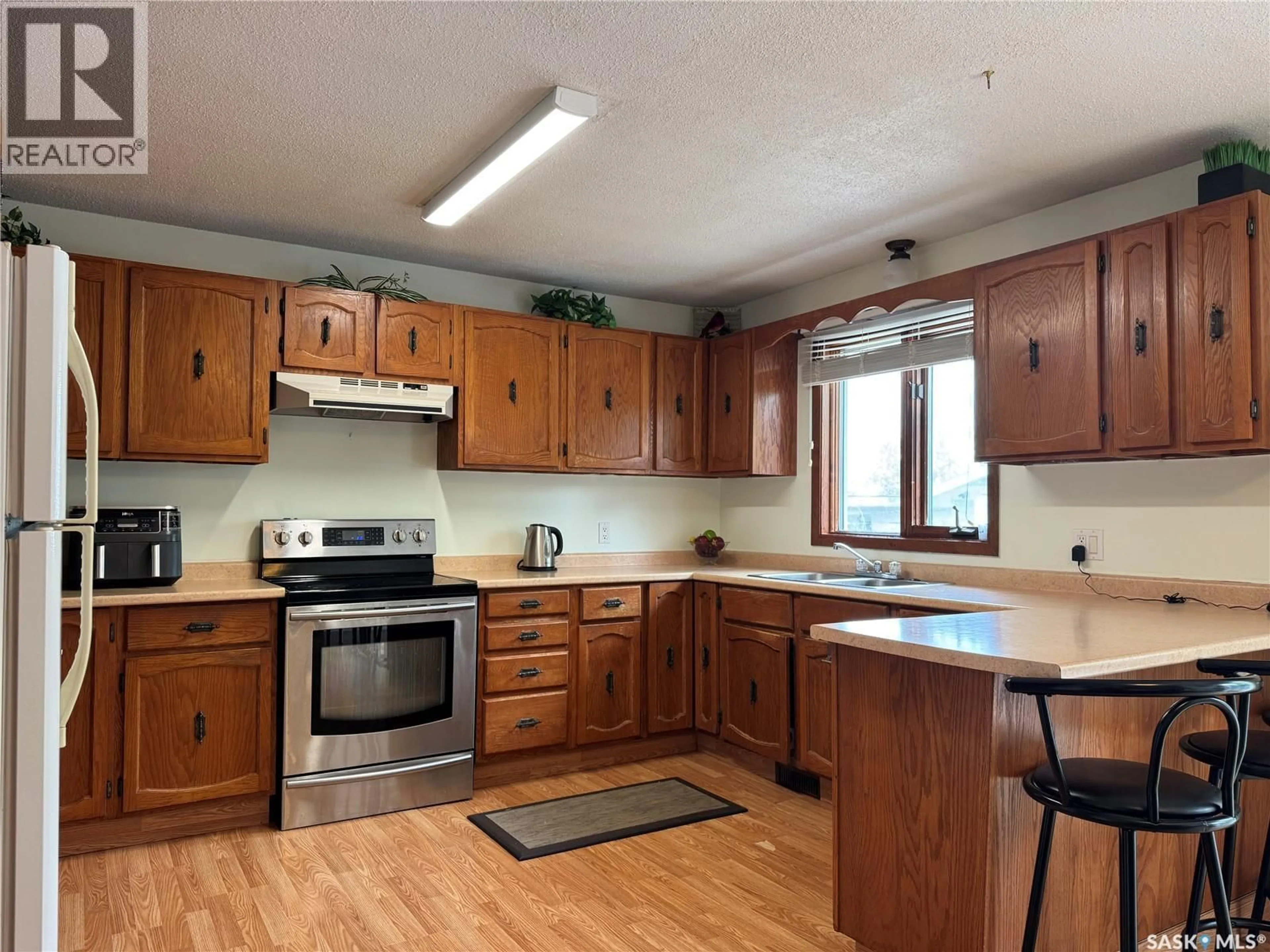 Standard kitchen, wood/laminate floor for 709 BROADWAY STREET, Foam Lake Saskatchewan S0A1A0