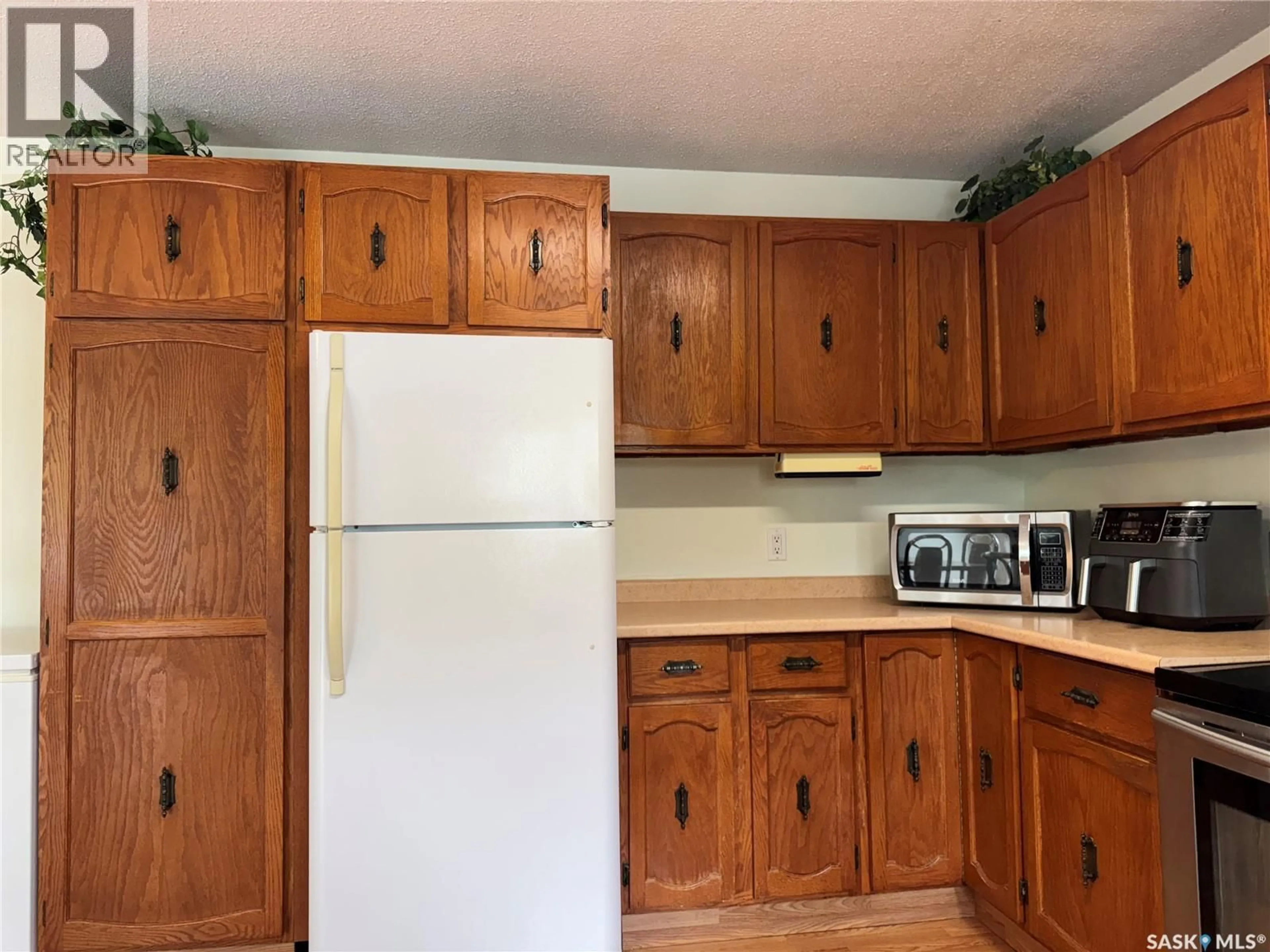 Standard kitchen, wood/laminate floor for 709 BROADWAY STREET, Foam Lake Saskatchewan S0A1A0