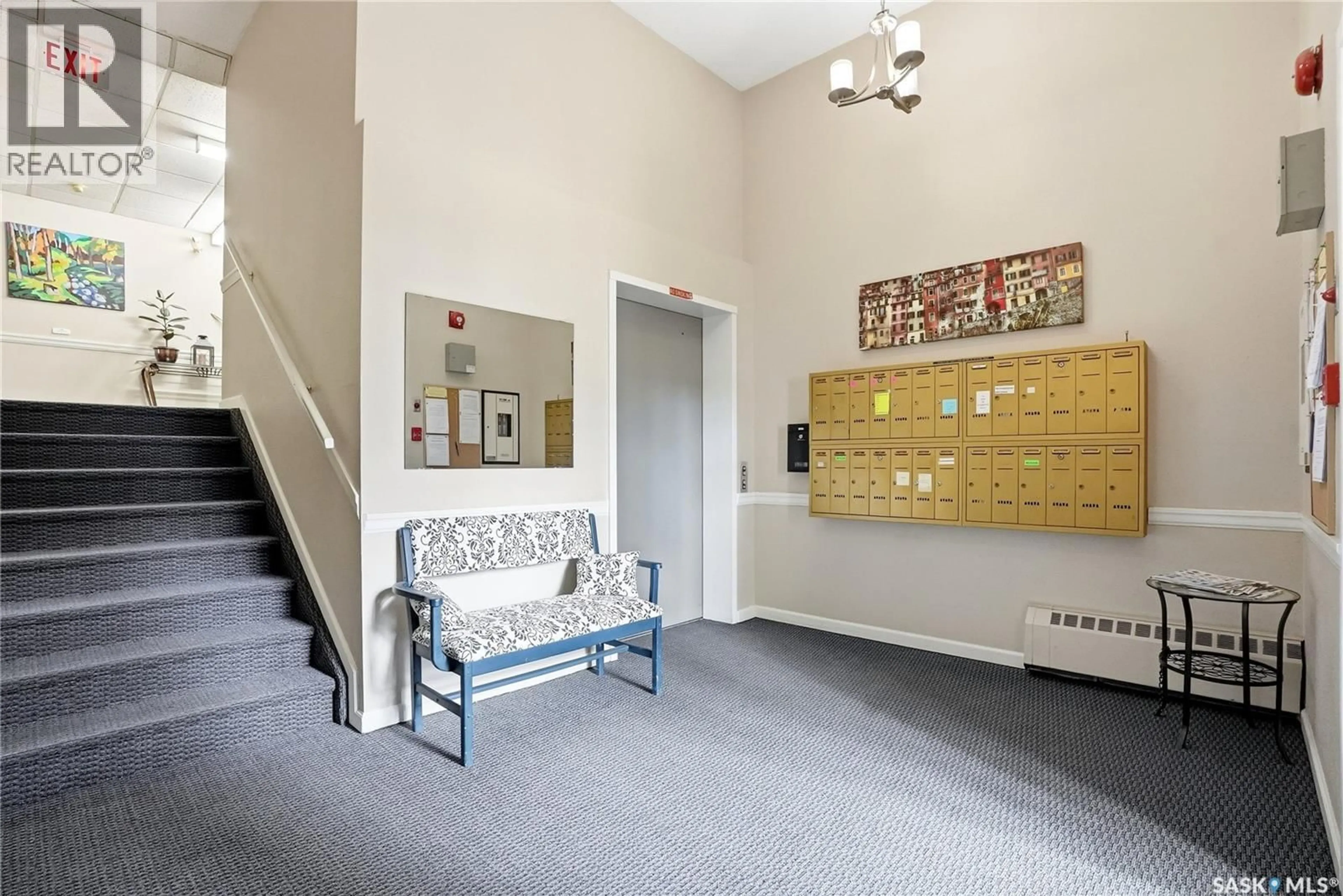 Indoor foyer for 108 525 5TH AVENUE, Saskatoon Saskatchewan S7K2R1
