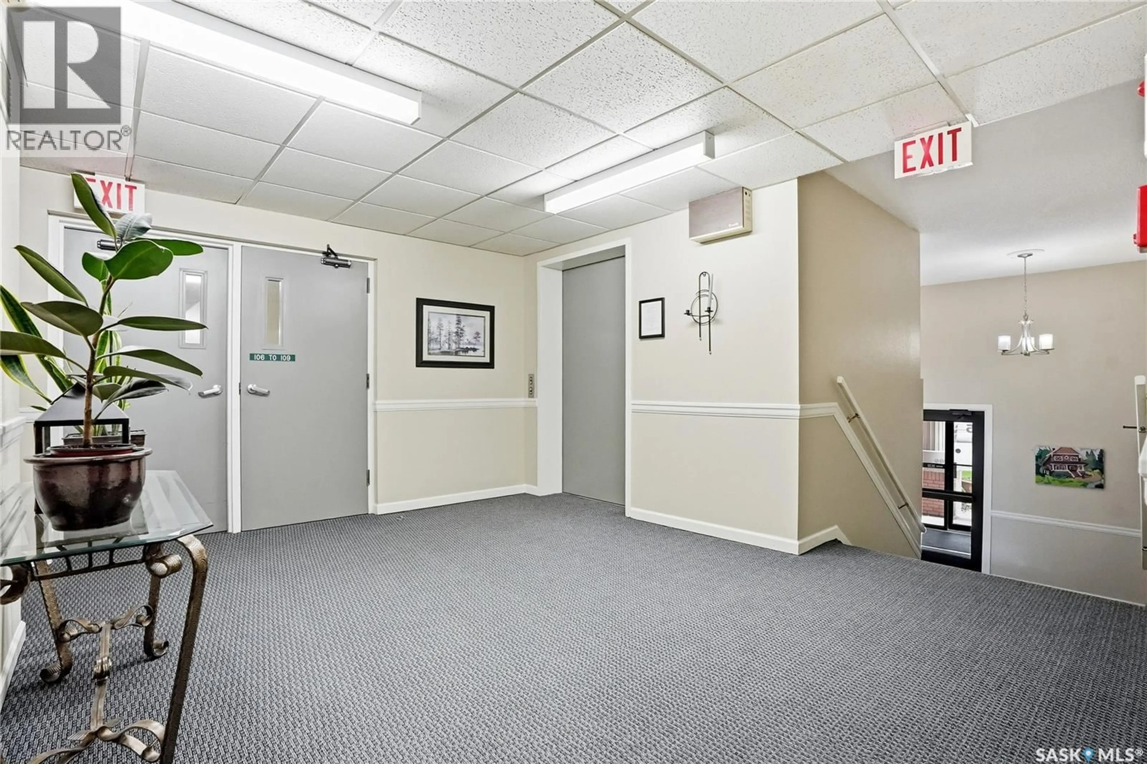 Indoor foyer for 108 525 5TH AVENUE, Saskatoon Saskatchewan S7K2R1