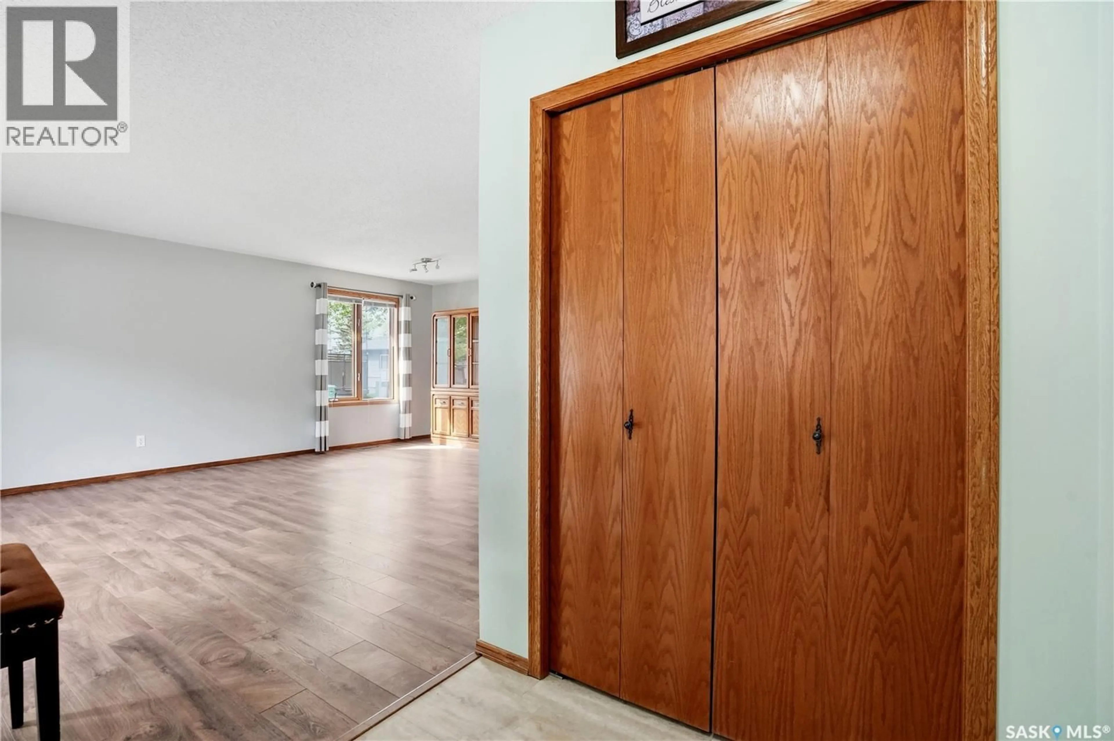 Indoor entryway for 3344 WOODHAMS DRIVE, Regina Saskatchewan S4V2R1