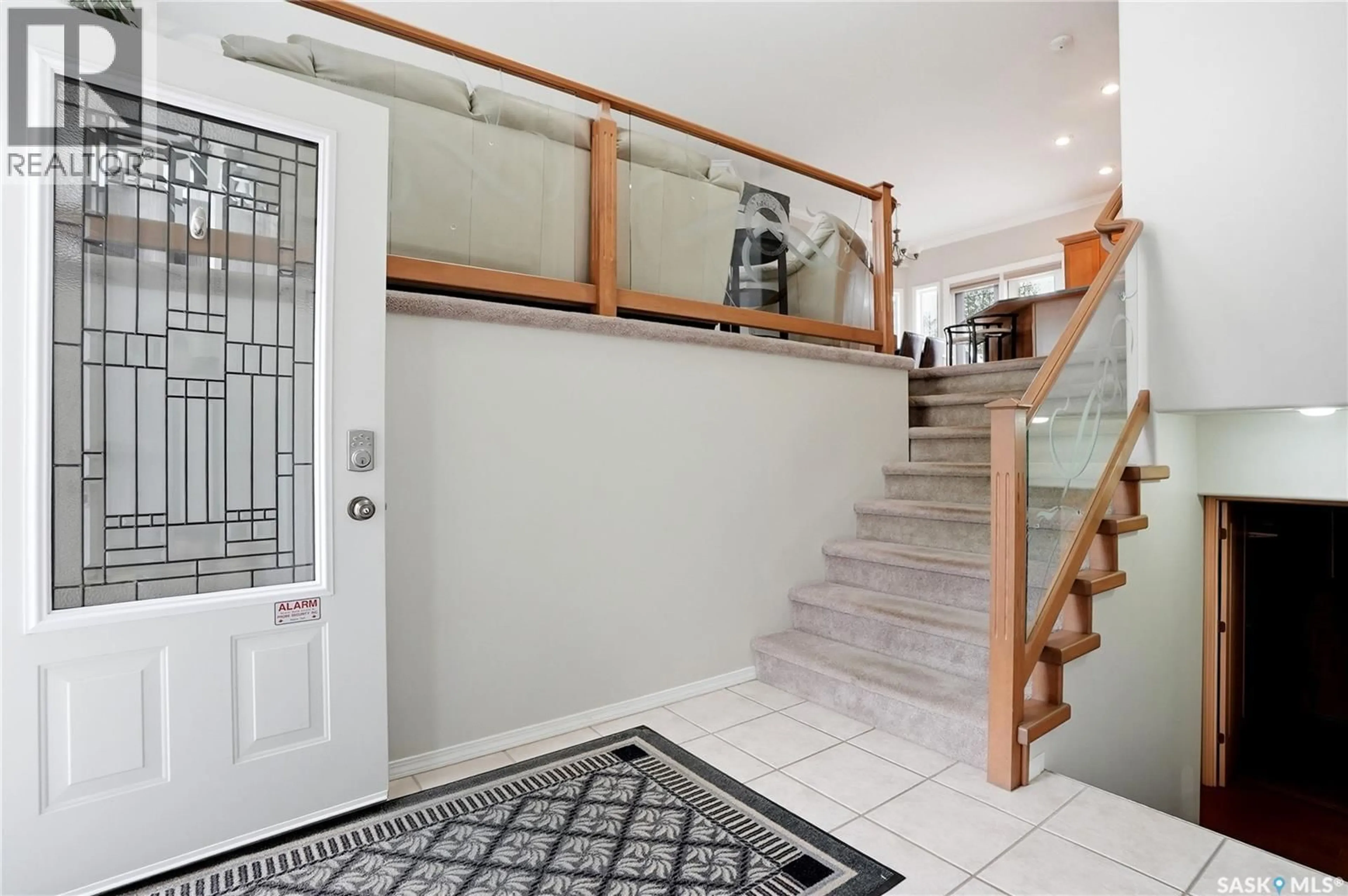 Indoor foyer for 839 BEECHMONT LANE, Saskatoon Saskatchewan S7V1C8