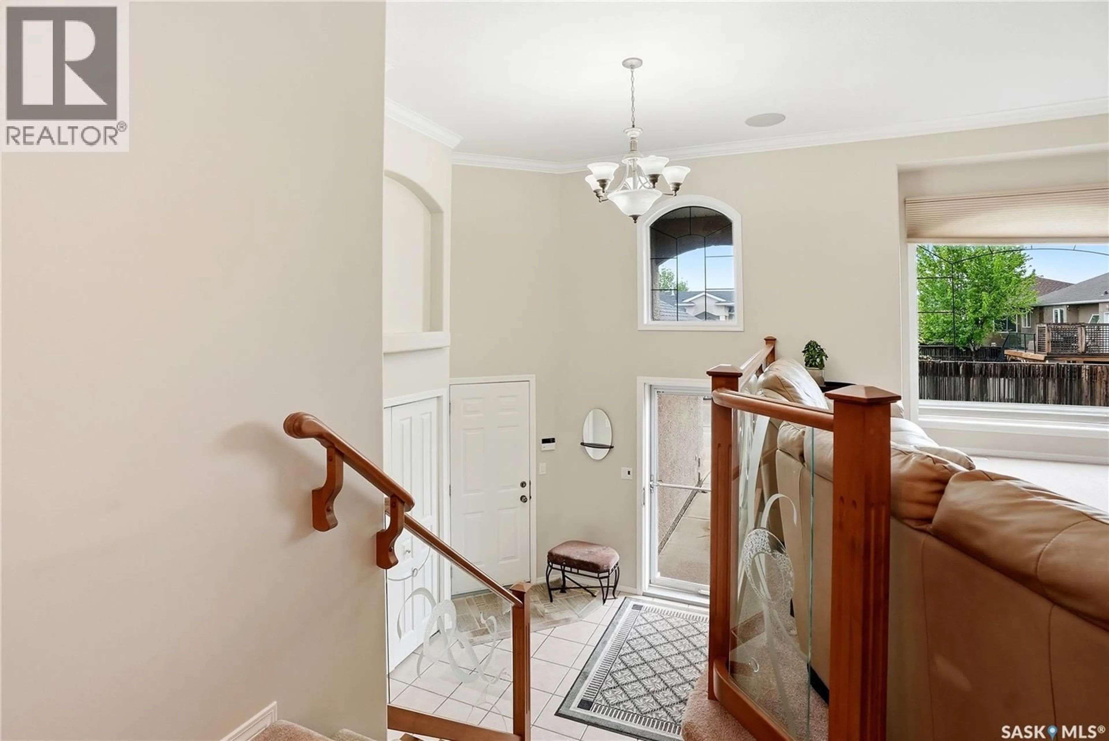 Indoor foyer for 839 BEECHMONT LANE, Saskatoon Saskatchewan S7V1C8