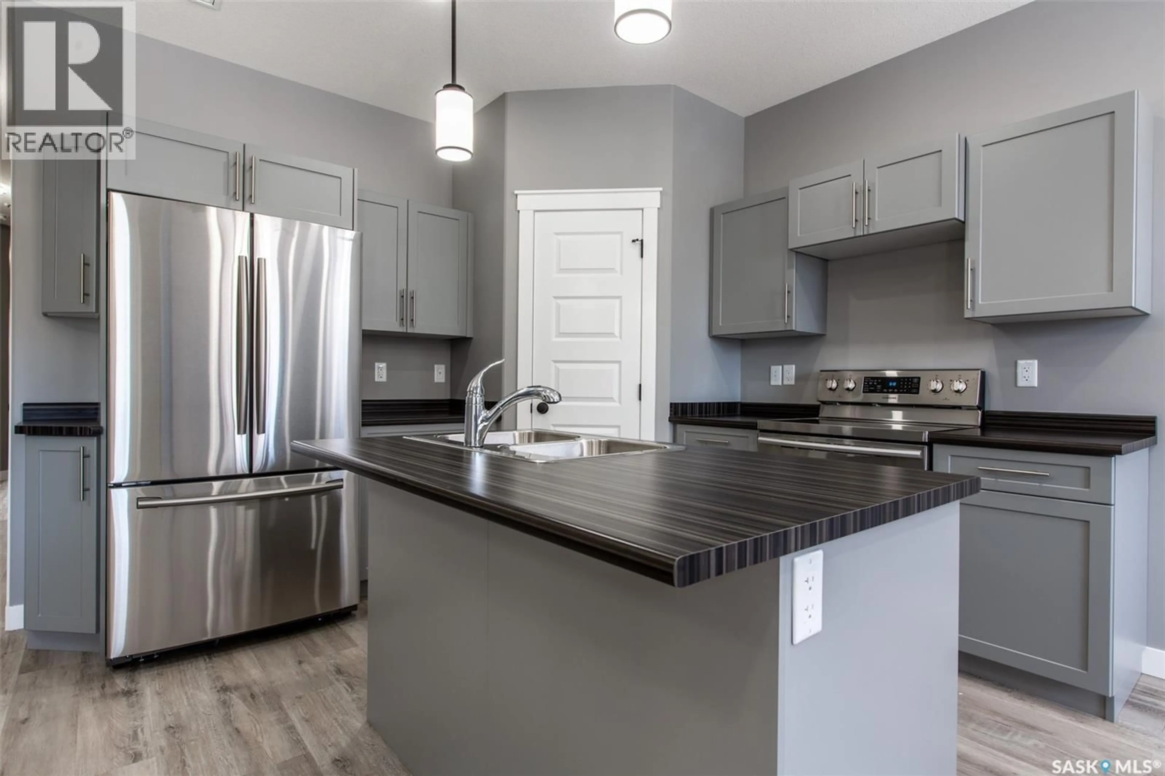 Open concept kitchen, unknown for 2748 MACKAY STREET, Regina Saskatchewan S4N2T7