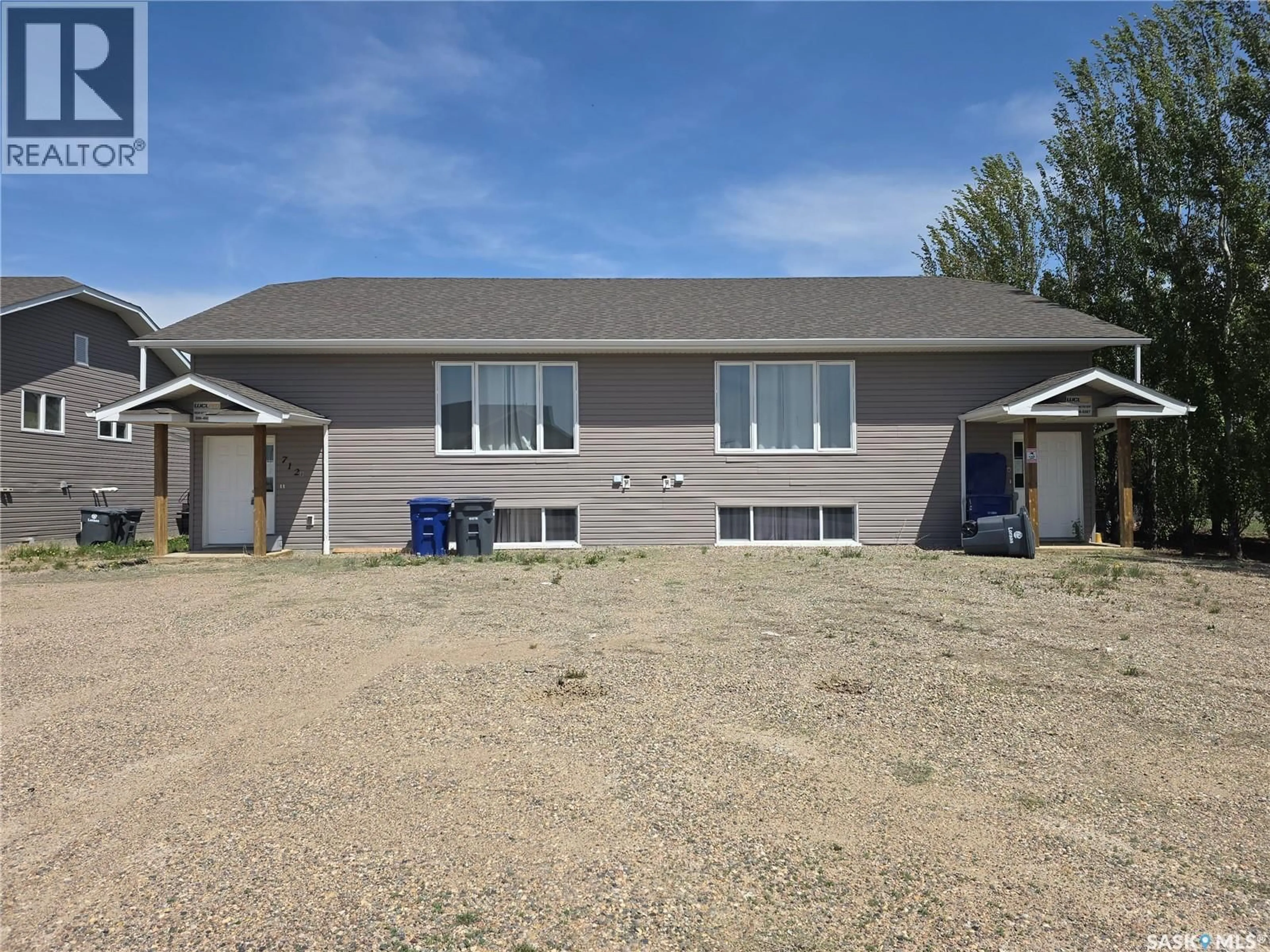Home with vinyl exterior material, building for 716 COLUMBIA AVENUE, Kerrobert Saskatchewan S0L1R0