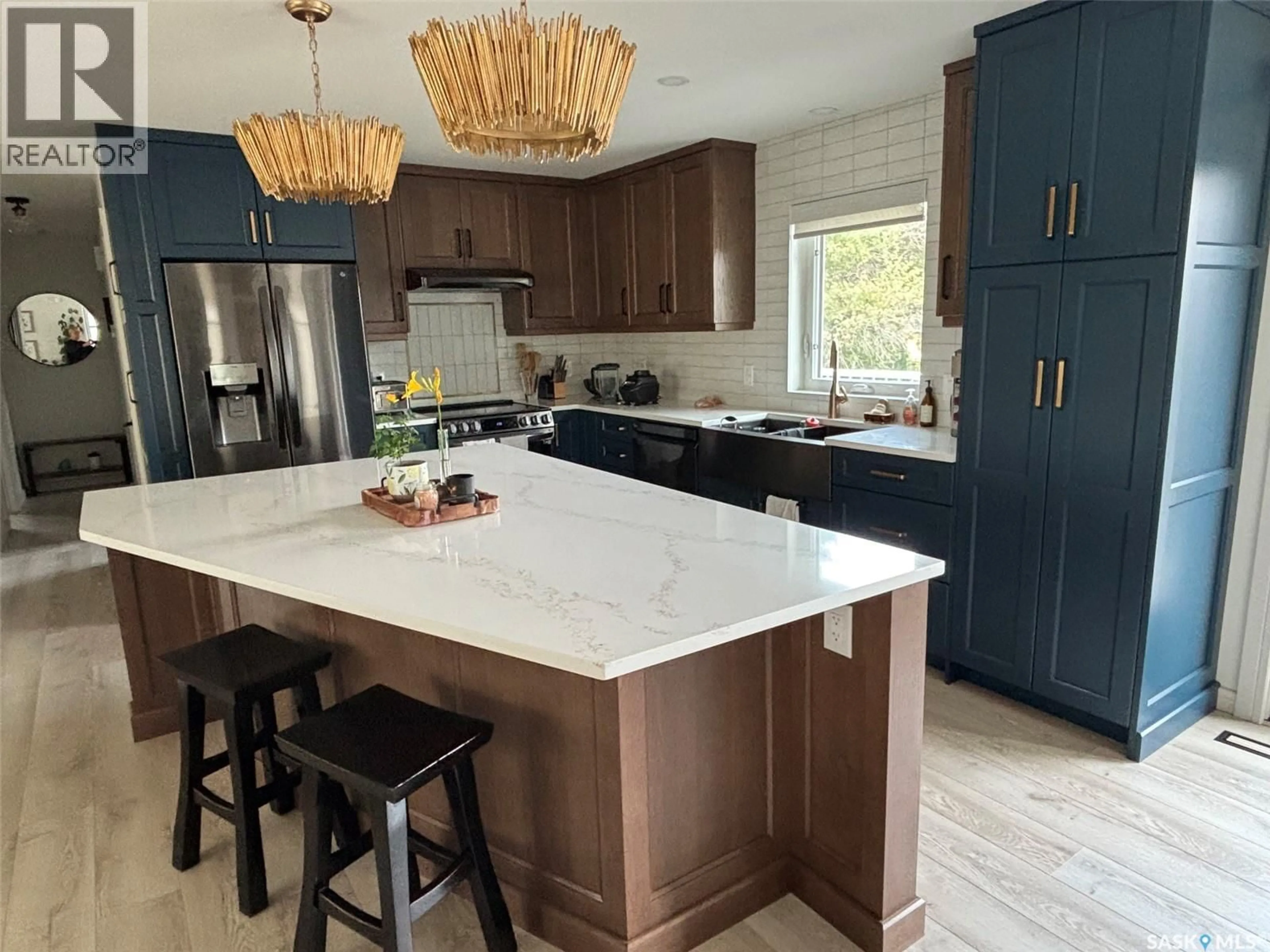 Open concept kitchen, unknown for 210 THAIN WAY, Saskatoon Saskatchewan S7K6T2