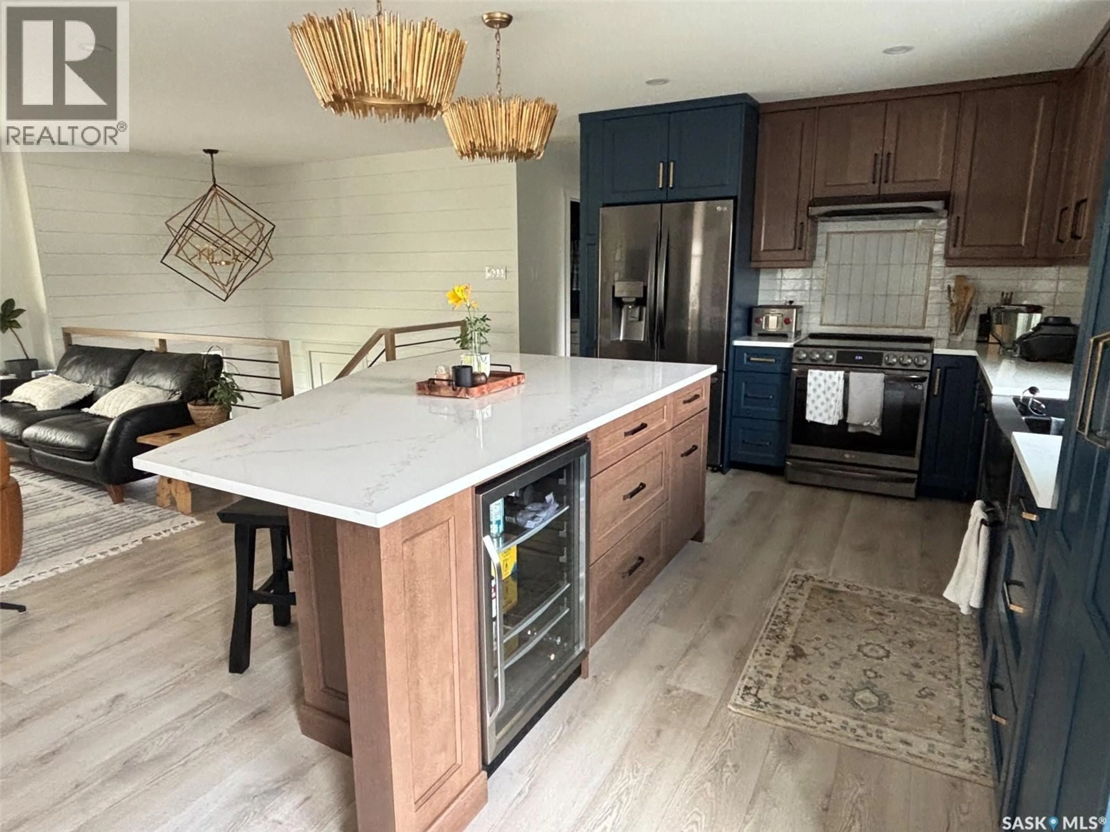 Open concept kitchen, unknown for 210 THAIN WAY, Saskatoon Saskatchewan S7K6T2