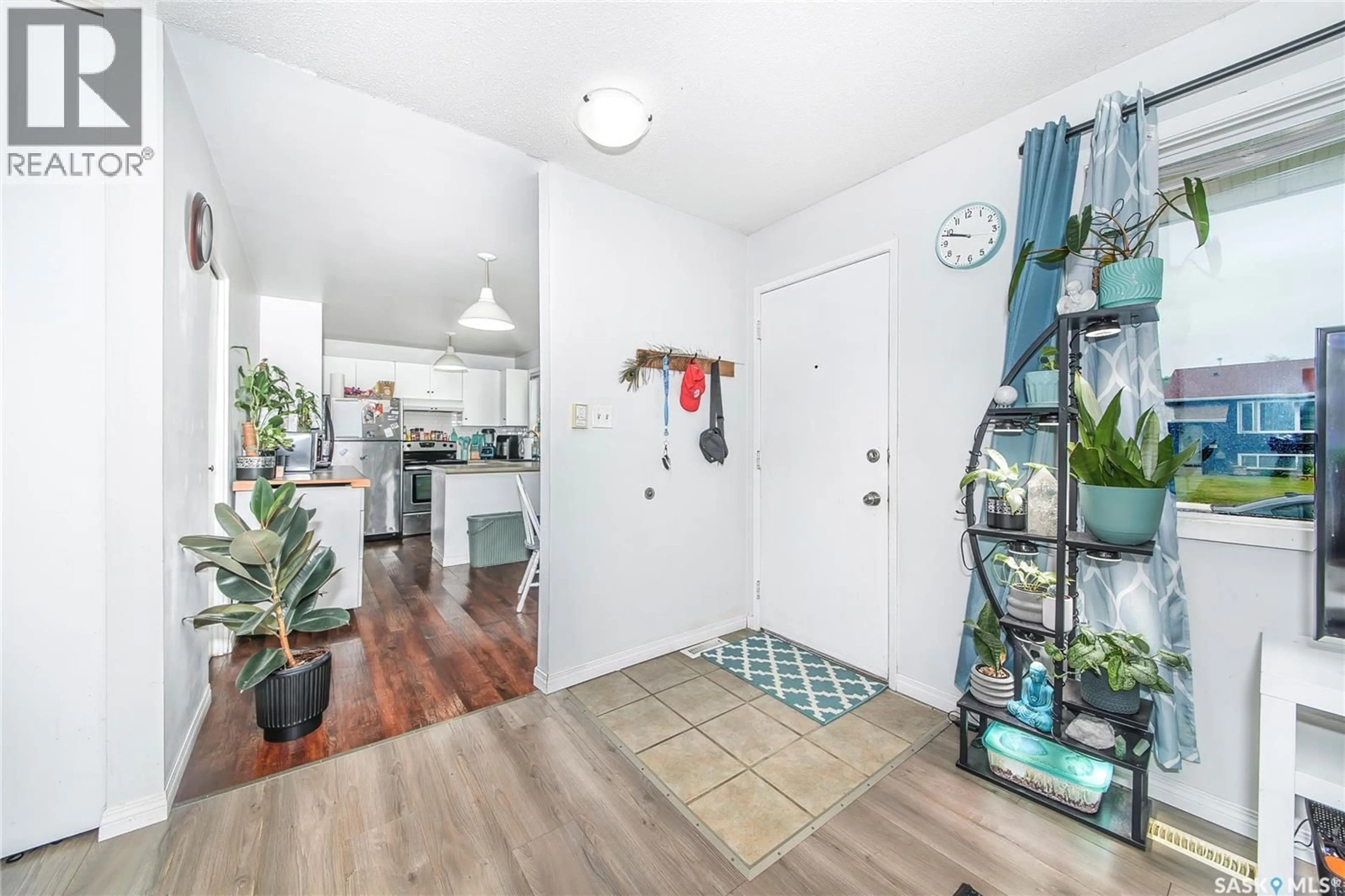 Indoor entryway for 1615 VICKIES AVENUE, Saskatoon Saskatchewan S7N2P2