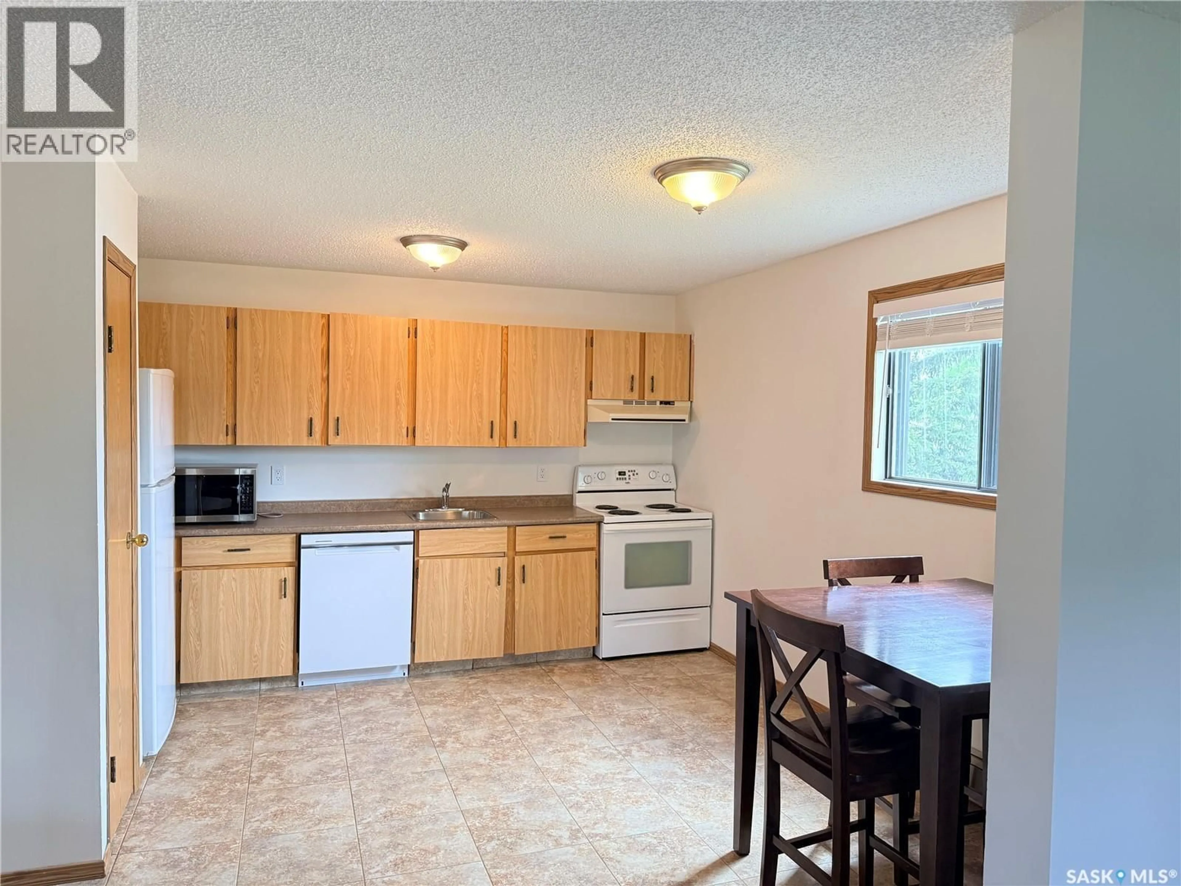 Standard kitchen, unknown for 201 WOOD LILY DRIVE, Moose Jaw Saskatchewan S6J1H1