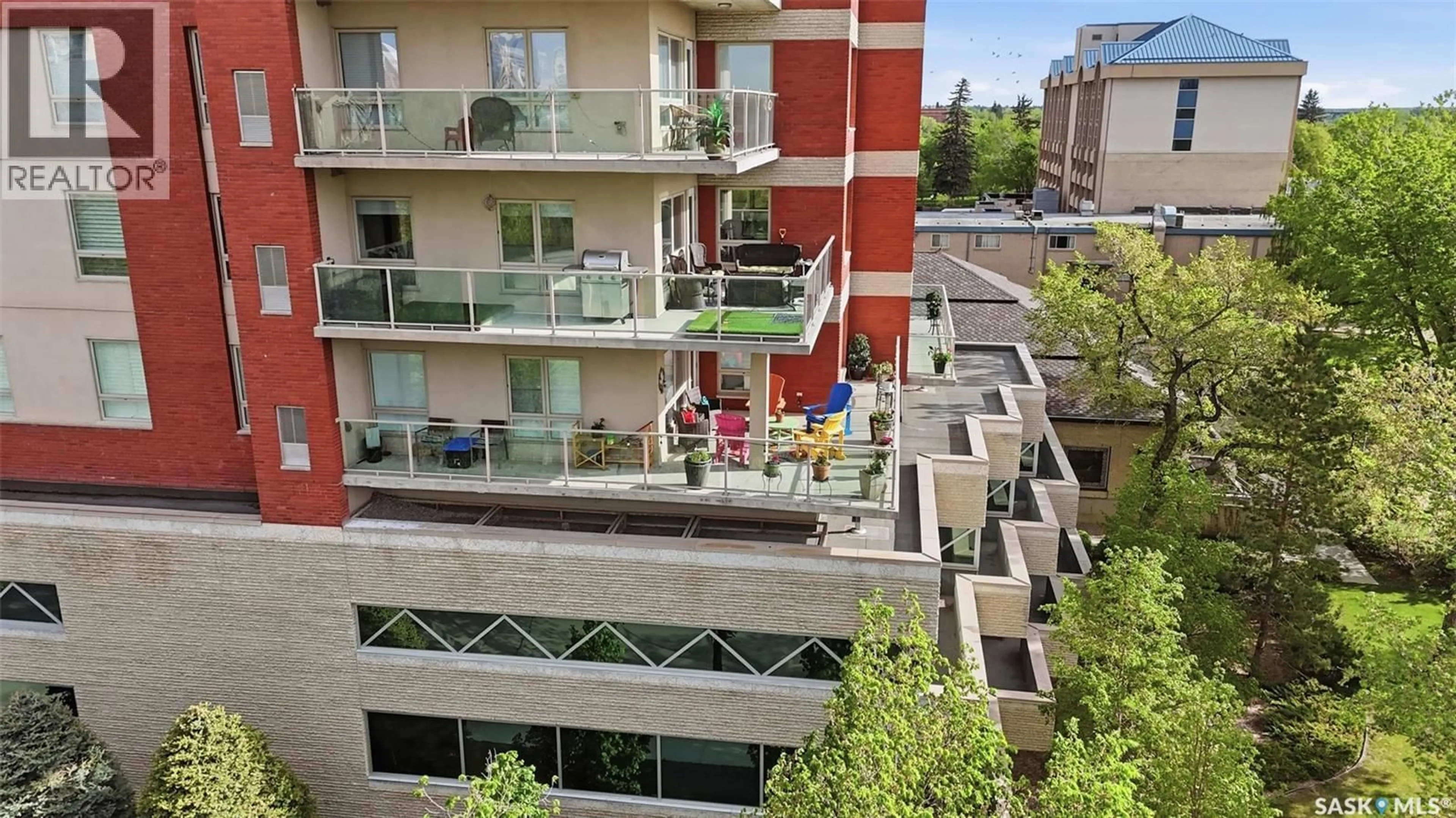 Balcony in the apartment, city buildings view from balcony for 902 - 408 SPADINA CRESCENT, Saskatoon Saskatchewan S7K0G8