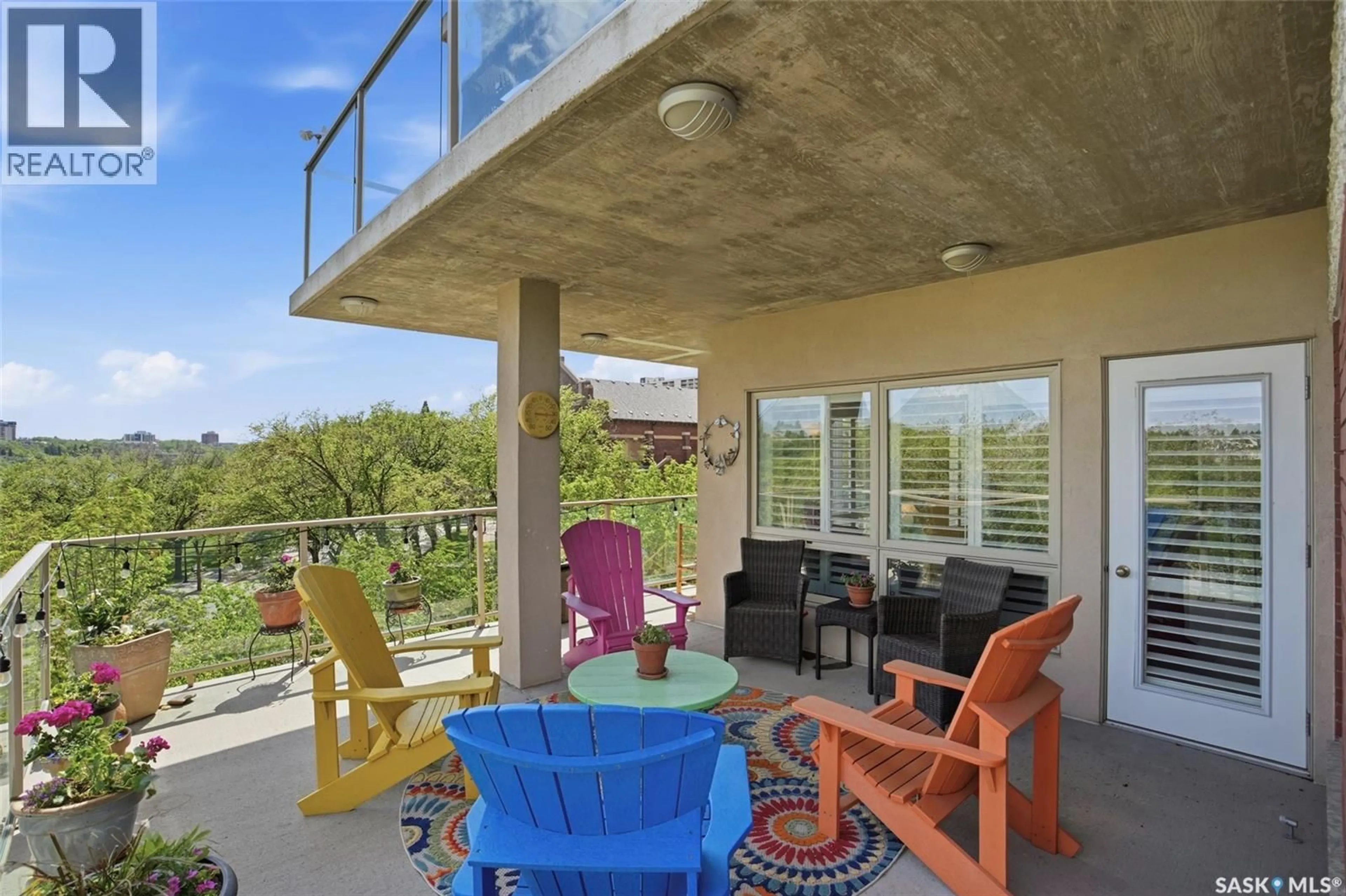 Patio, water/lake/river/ocean view for 902 - 408 SPADINA CRESCENT, Saskatoon Saskatchewan S7K0G8