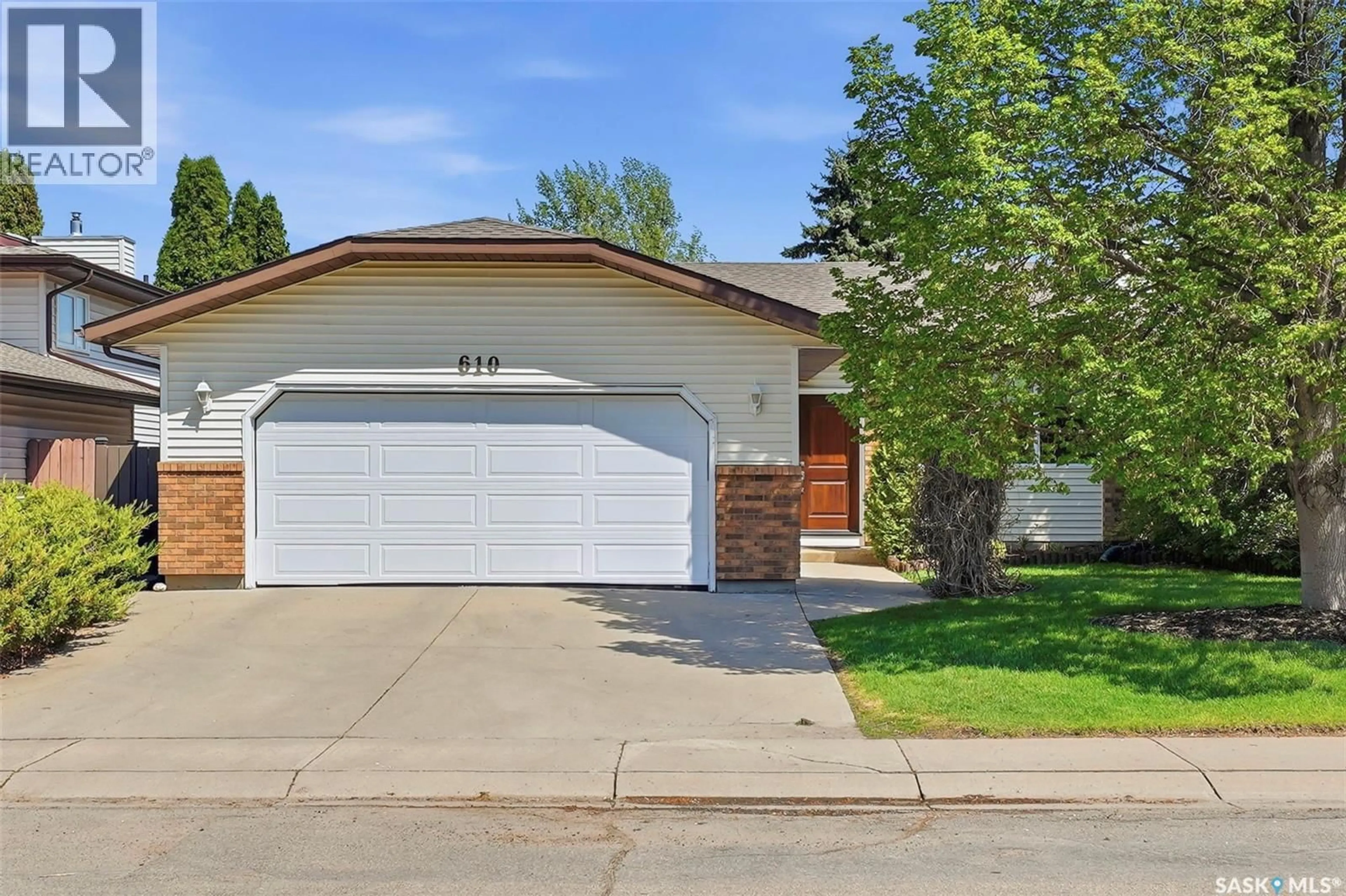 Home with vinyl exterior material, street for 610 BRONSON CRESCENT, Saskatoon Saskatchewan S7J5E5