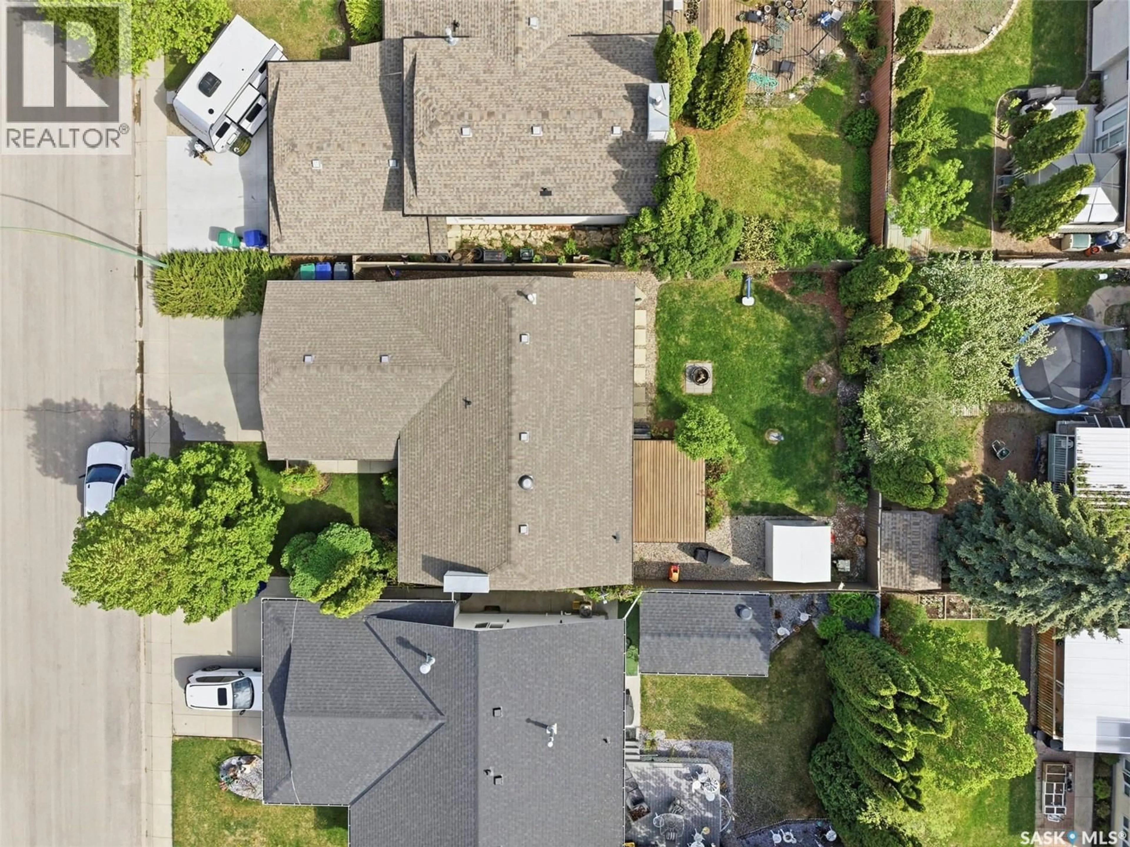 A pic from outside/outdoor area/front of a property/back of a property/a pic from drone, street for 610 BRONSON CRESCENT, Saskatoon Saskatchewan S7J5E5