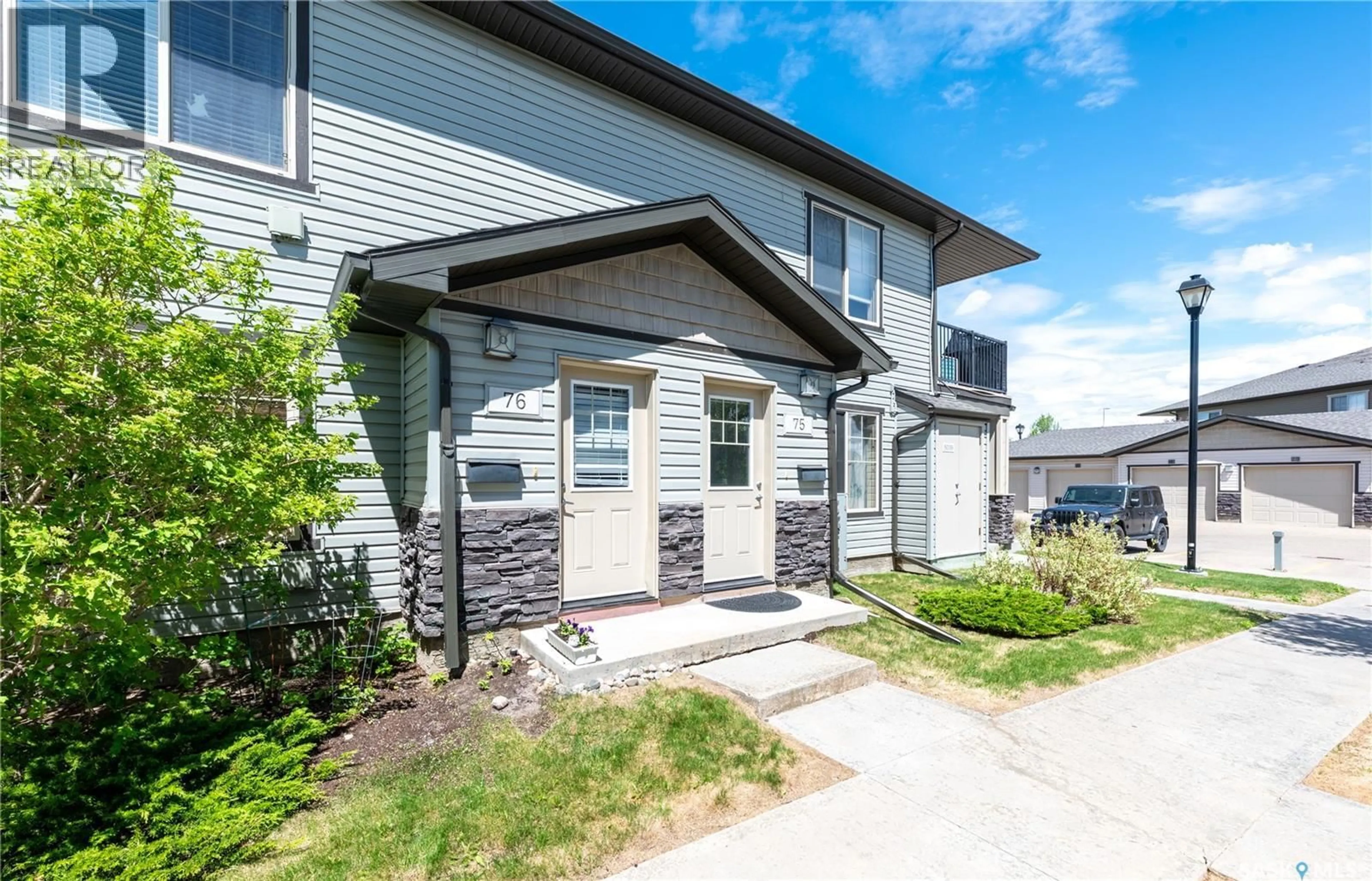 Home with vinyl exterior material, street for 5039 - 76 JAMES HILL ROAD, Regina Saskatchewan S4W0B9