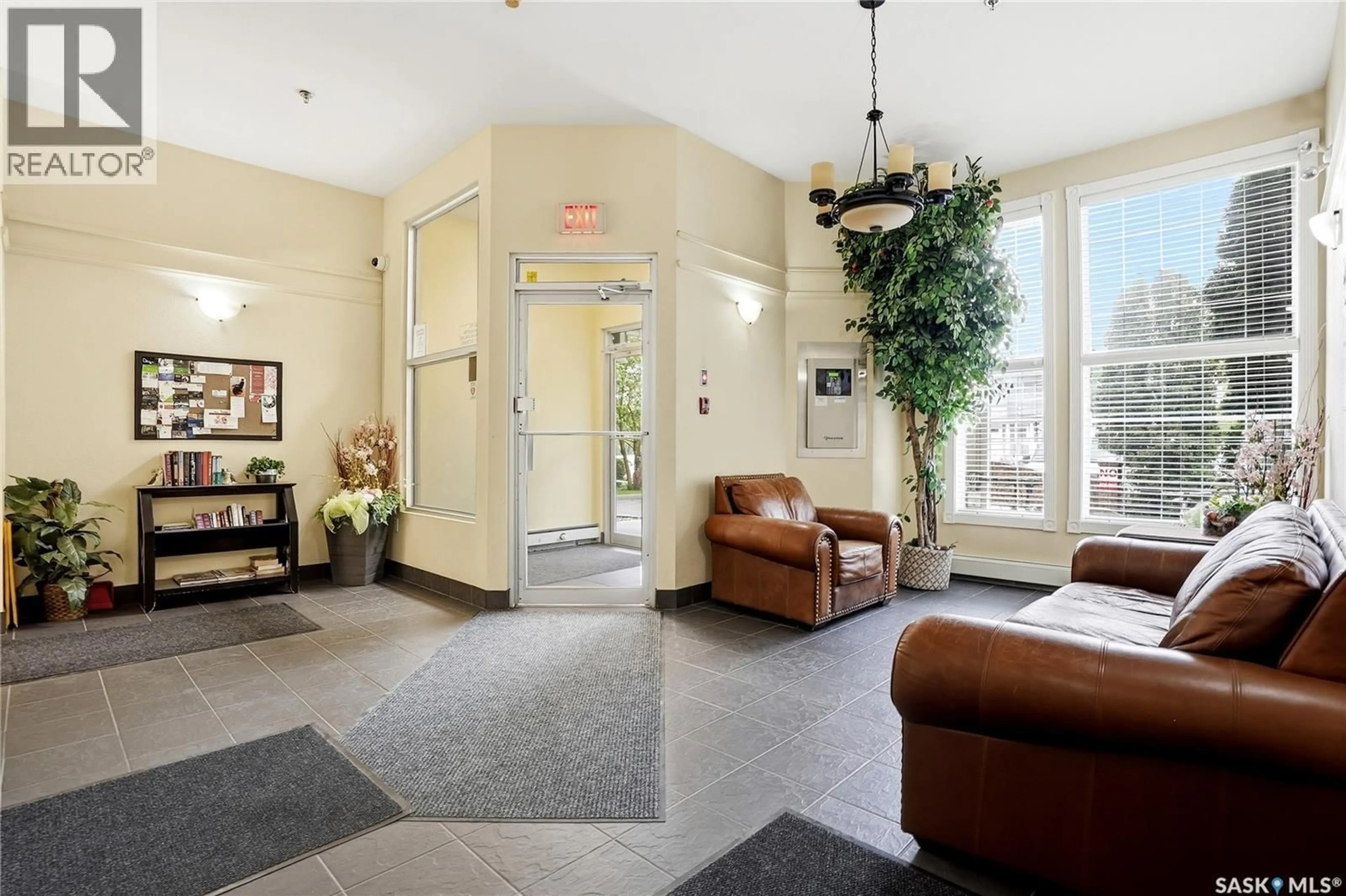 Indoor foyer for 100 - 107 1ST AVENUE, Martensville Saskatchewan S0K2T0
