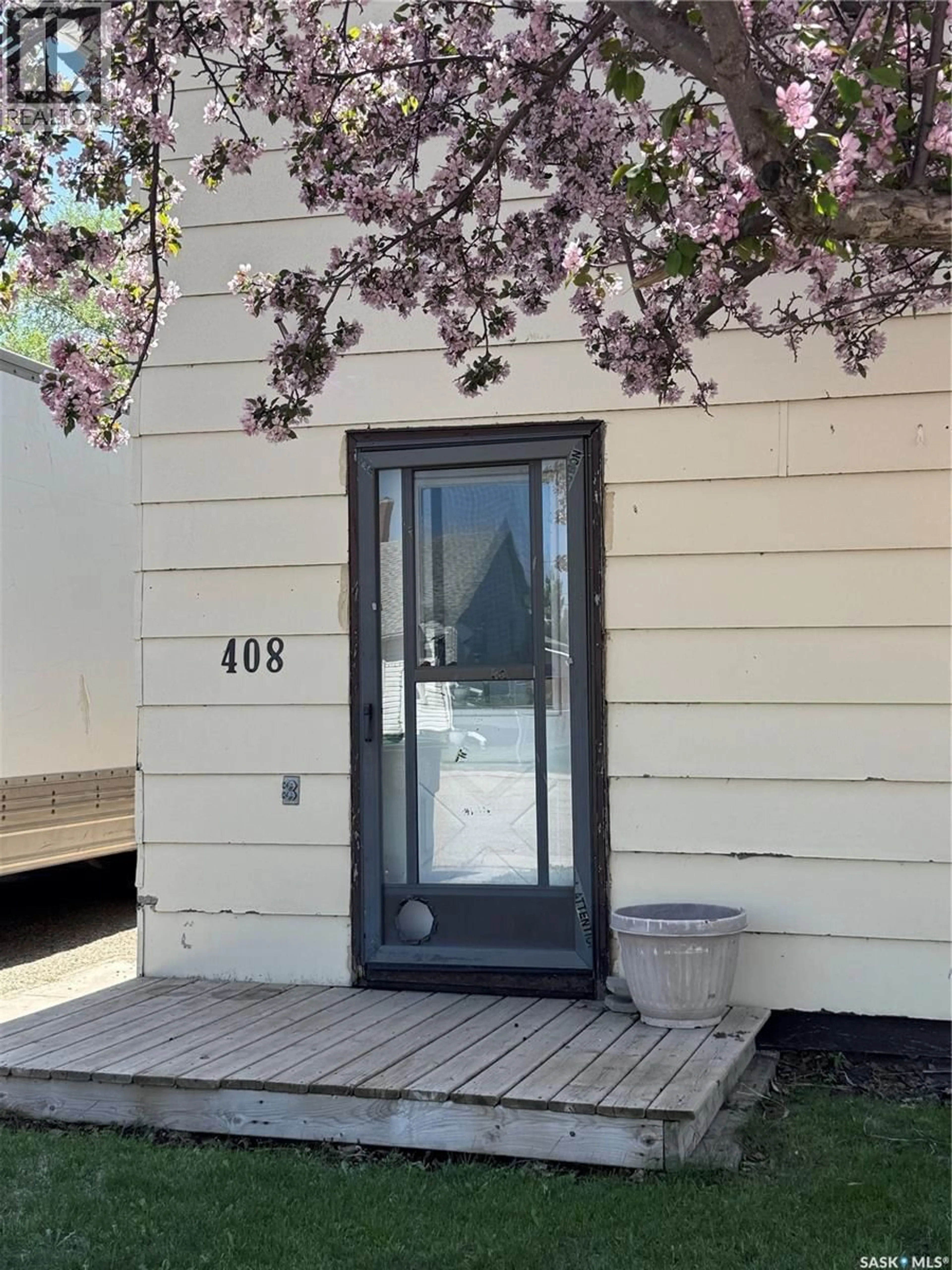 Indoor entryway for 408 4TH AVENUE, Biggar Saskatchewan S0K0M0